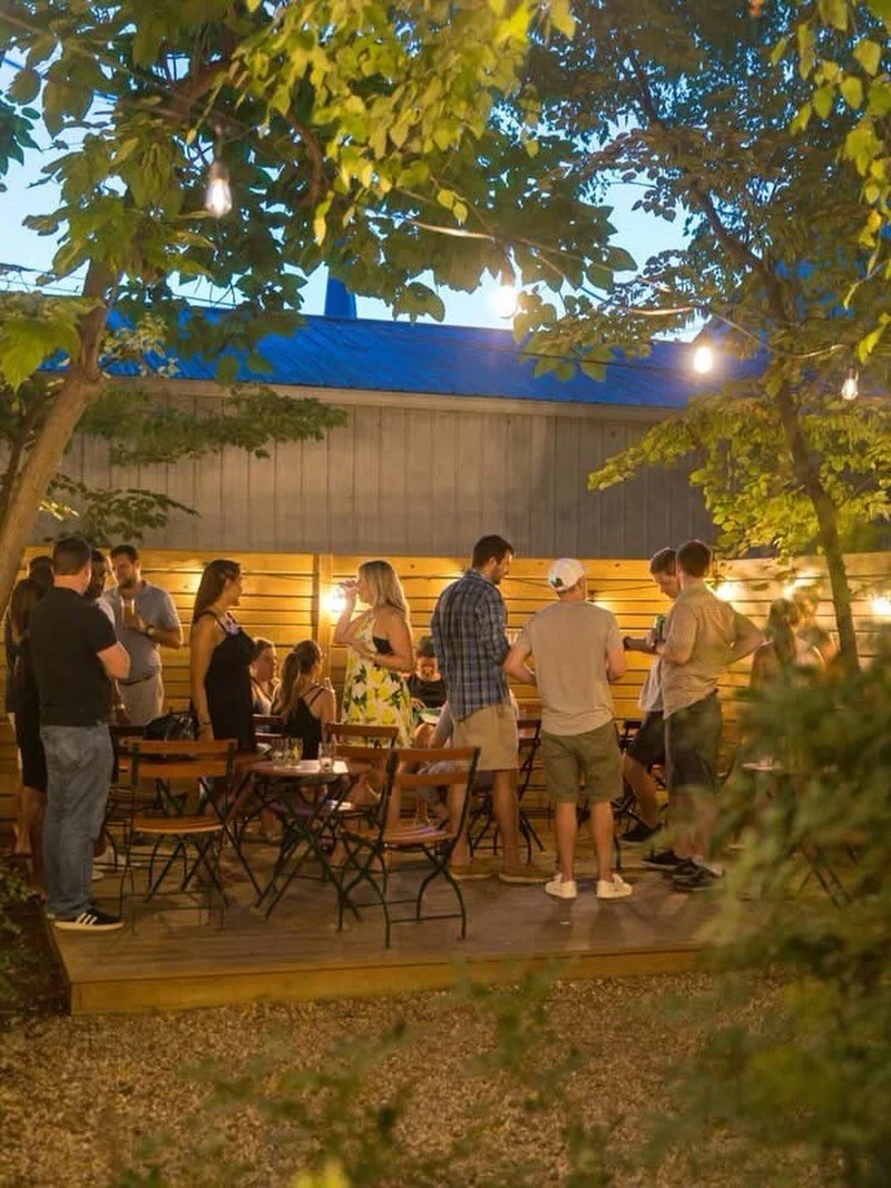 🎷🌼 Longer evenings, great drinks, and live jazz under the stars&mdash;Summer Garden Jazz is back at @nouvellewine!

Join them every Friday and Saturday from 8&ndash;10 PM in Nouvelle&rsquo;s garden for an intimate evening featuring some of Louisvil