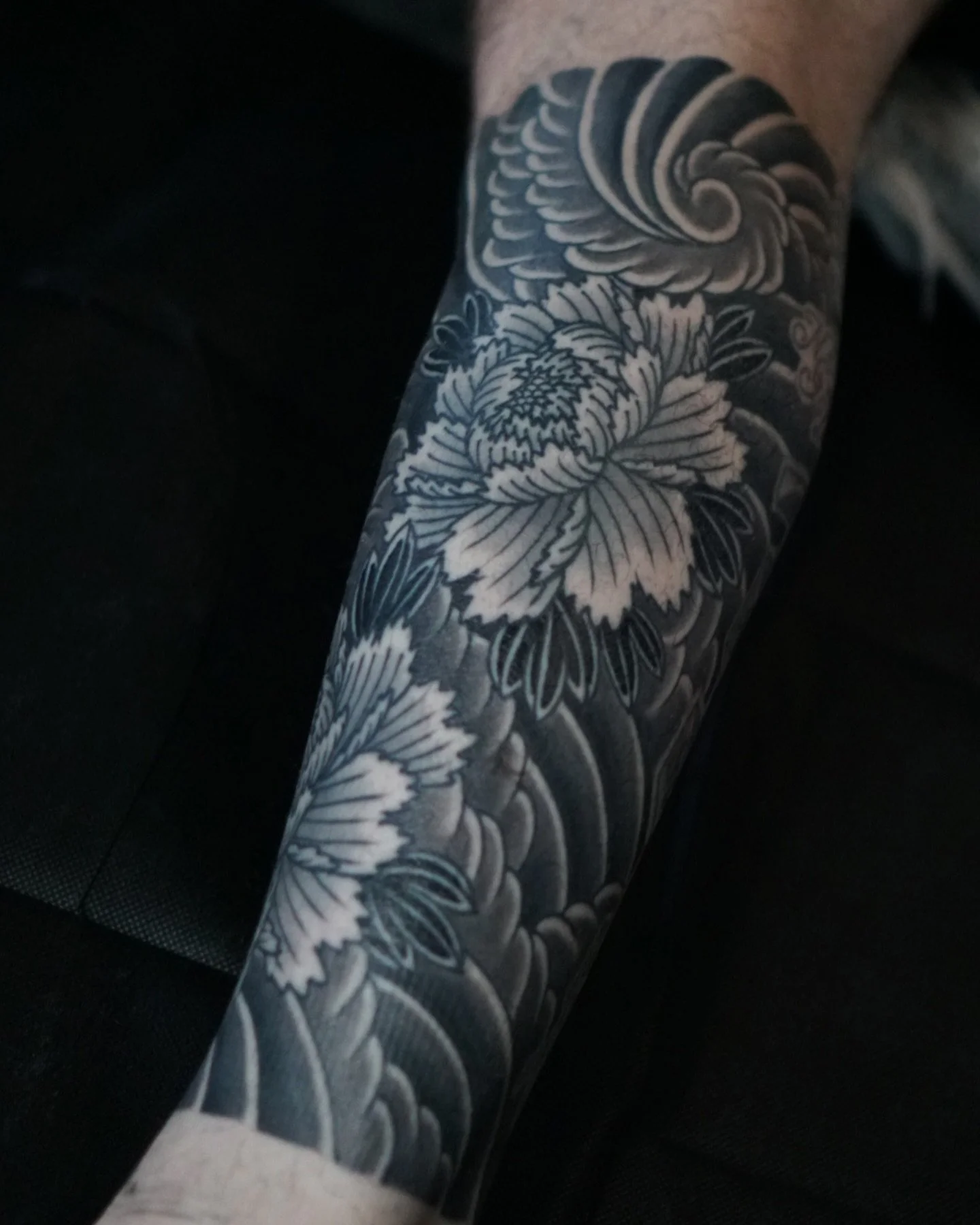 Peony sock by @jriveratattoo 
&bull;
Now booking 
jriveratattoo.com 
&bull;
&bull;
&bull;
#atlantairezumi #atlantajapanesetattoo #atlantatattooartist  #lineageneedleco #atltattoos  #bestofatlanta #bekindtattoo #lunapigment