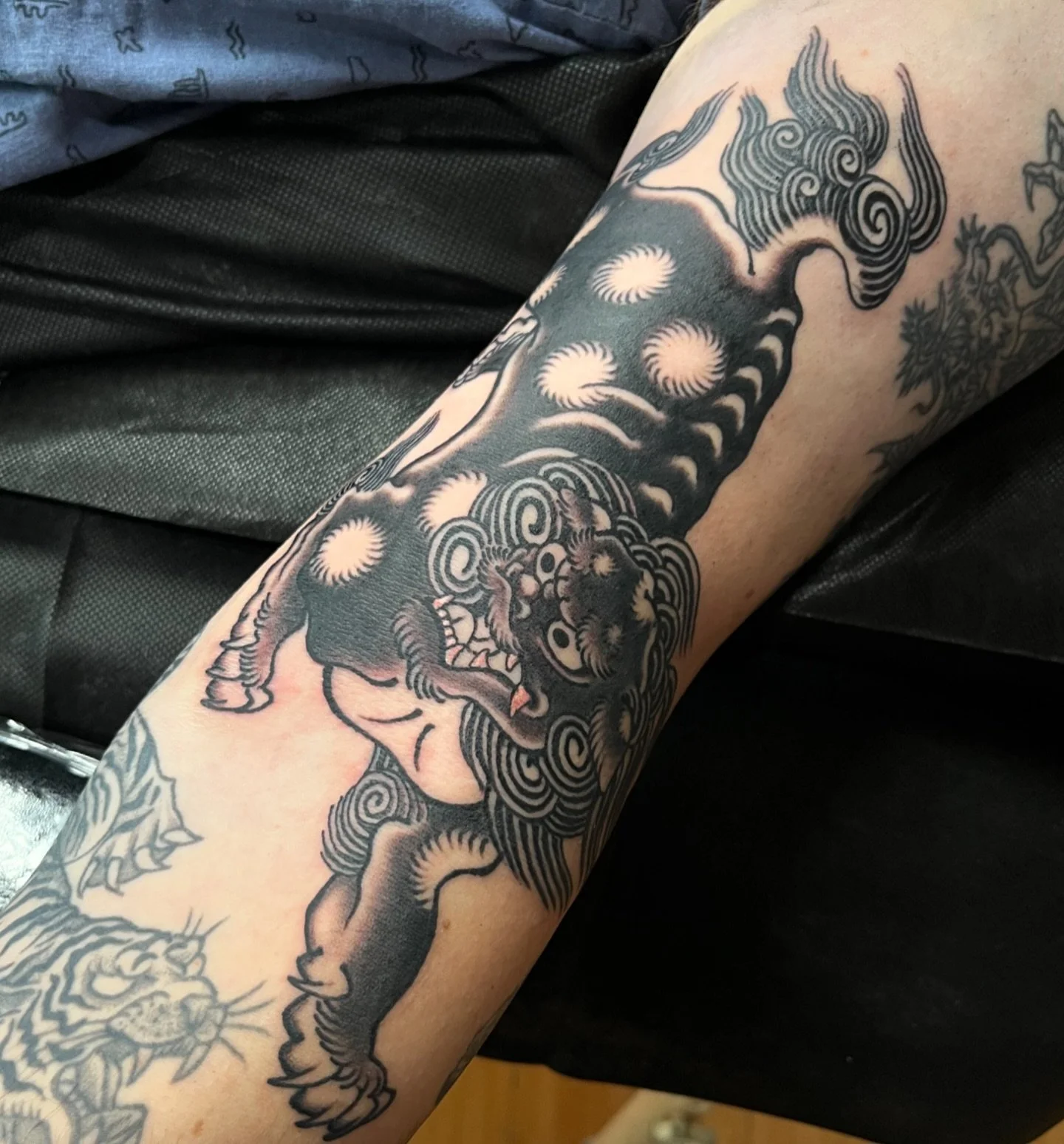 Gap filler for my boy Chris. Thanks dude!
&bull;
Booking for March-May 
jriveratattoo.com 
&bull;
&bull;
&bull;
&bull;
&bull;
&bull;
&bull;
&bull;
#atlantairezumi #atlantajapanesetattoo #atlantatattooartist #lineageneedleco #atltattoos  #bestofatlant