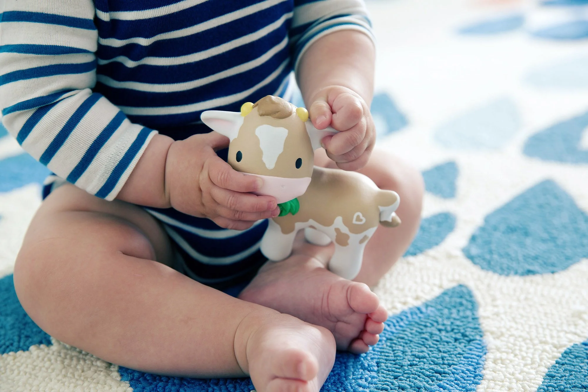 web_munchkin_S5_10829_Cow_Teether_0748.jpg