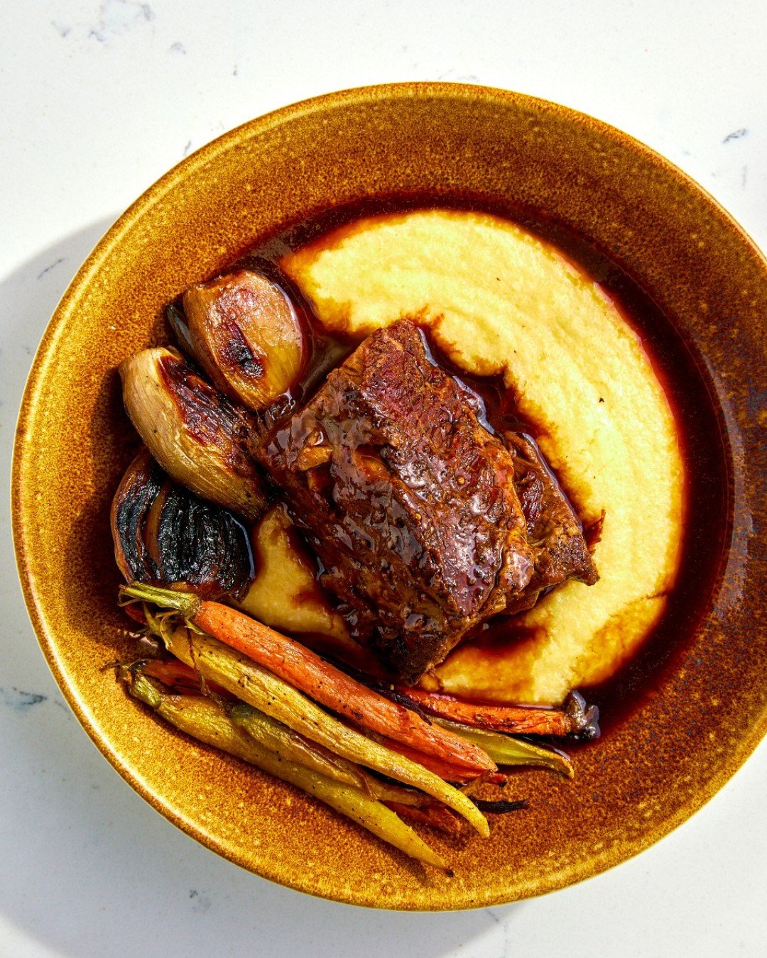 Treat dad this weekend to what he really wants 🥩❤️

BEEF SHORT RIB | paired with creamy polenta, caramelized onion and roasted carrot demi glace