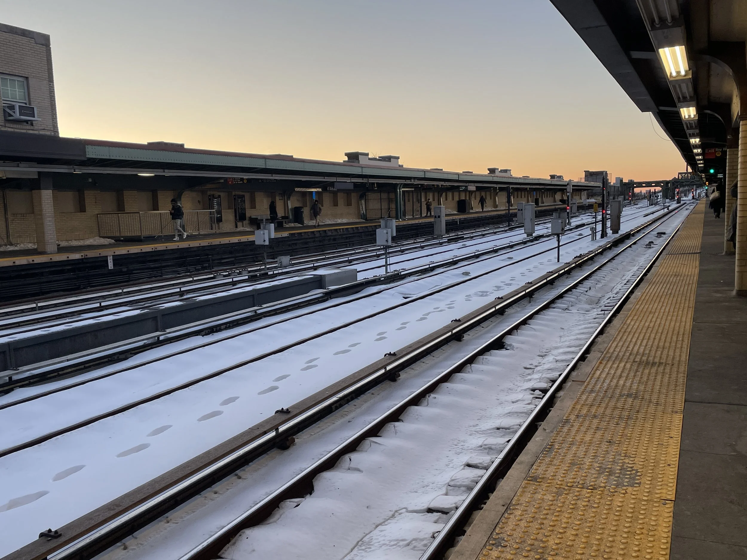 The Brooklyn-bound 4th Ave/9th St F/G MTA stop days after an historic snowstorm in Park Slope, Brooklyn. Jan 2026.