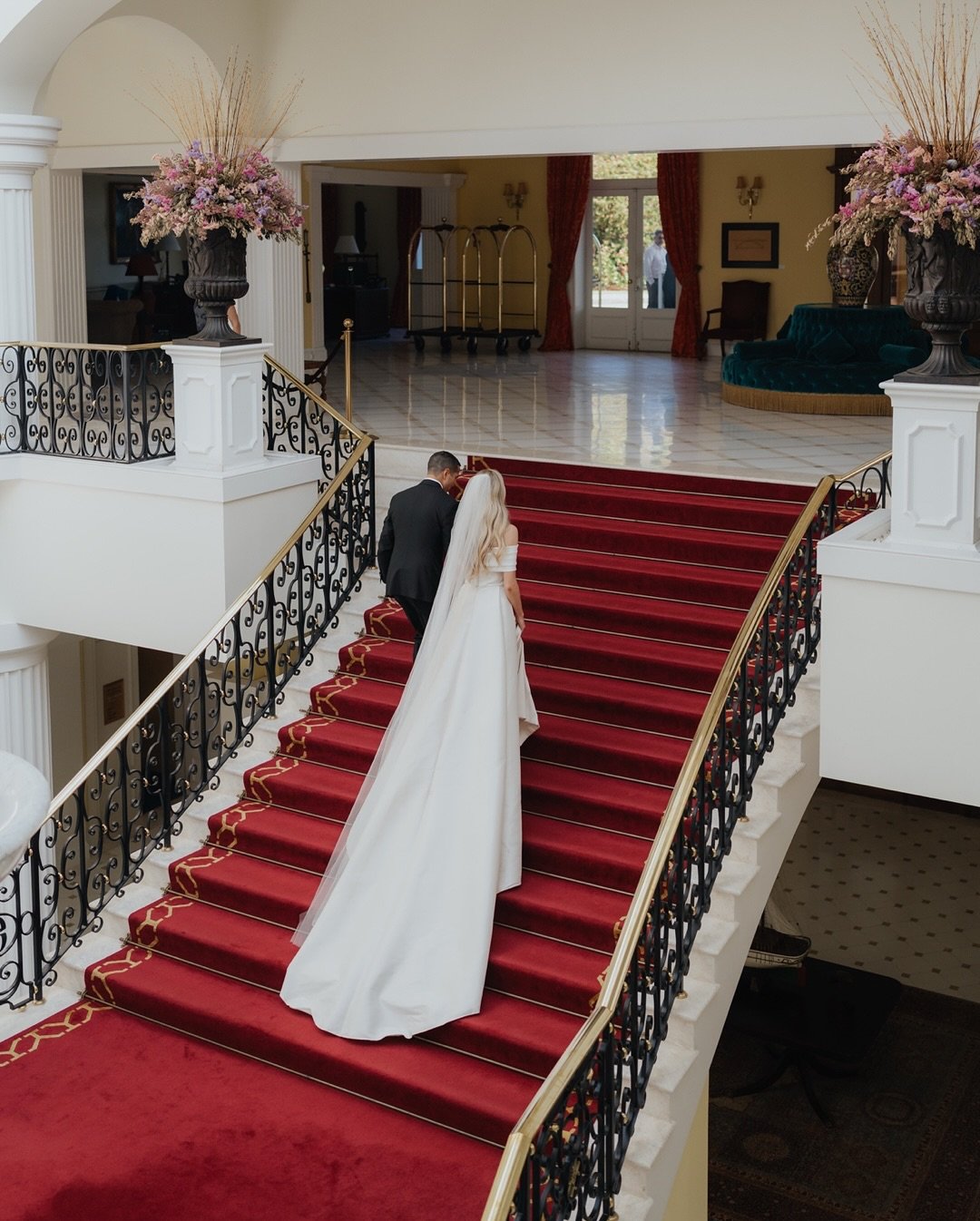 Porto. Her. Him. The view. Chef&rsquo;s kiss 🤌🏽✨

#destinationweddingphotography #portowedding #portugalweddingphotographer #weddinginspiration #theyeatmanhotel
