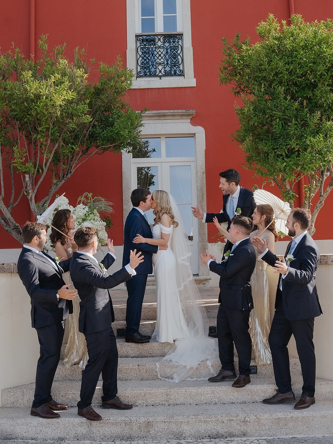 soft wind, warm light, and the smell of the ocean - the perfect combination at Gr&aacute;inne &amp; Ken&rsquo;s wedding day in the Algarve

Venue @solardopaco.algarve 
Video @dapalmafilms 
WP @catarina_lmendes 
Entertainment @thegroovyevents 
MUA @al