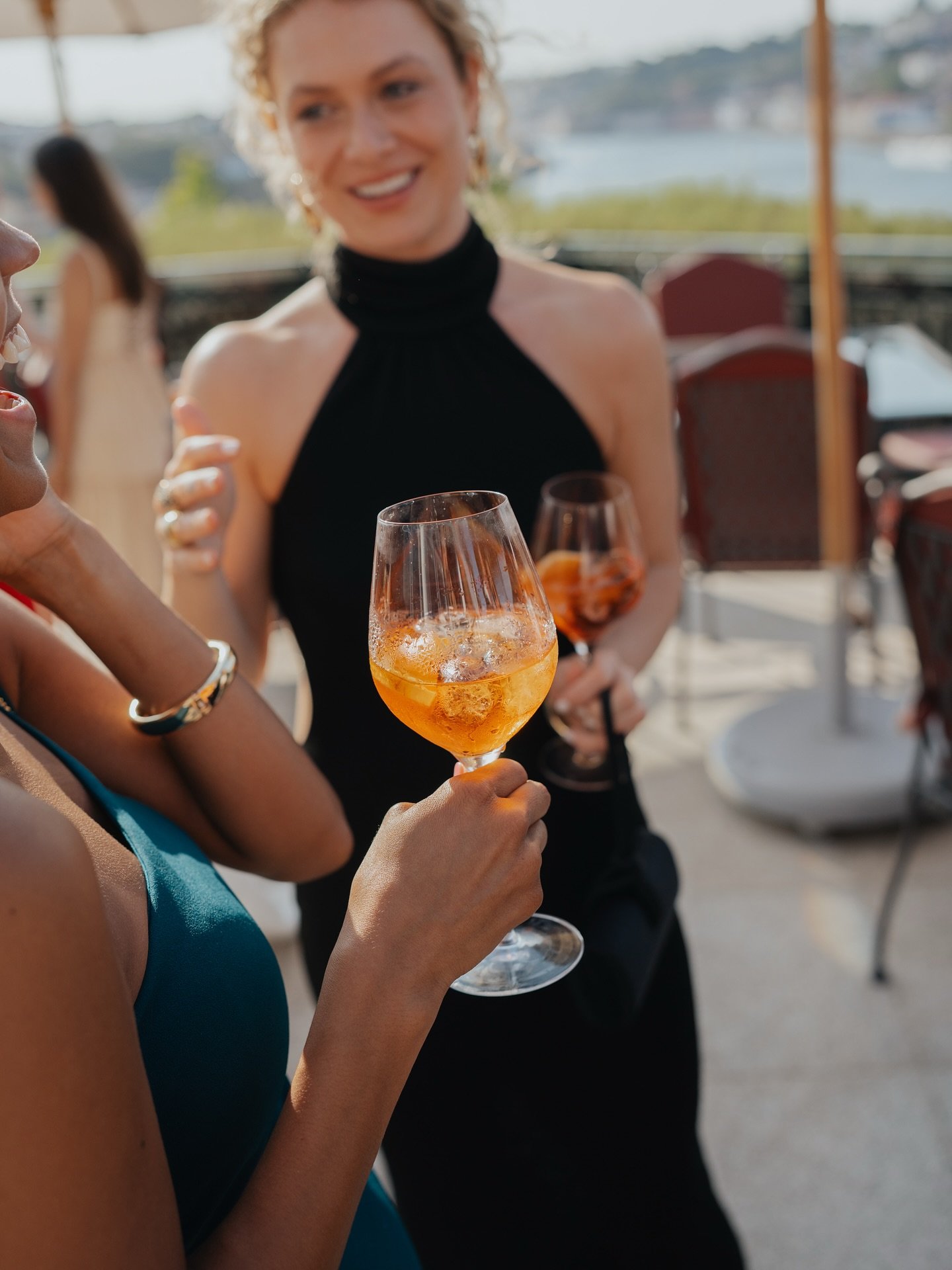 Beating the heat, one spritz at a time 🍹 

#cocktail #weddingday #destinationweddingphotography #destinationwedding #portugalwedding #porto