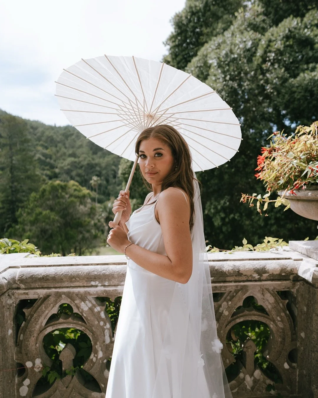 From Stockholm to Sintra, always a pleasure to spend a day with you guys @simoneblp @arturedman 

Venue @quintadacaloura_sintra 
DJ @xambeleventos 
2nd shooter @dorianrosca.photography 
WP @marrygreen.ecowp 
Hair &amp; MUA @b_lust_hair_makeup 

#sint