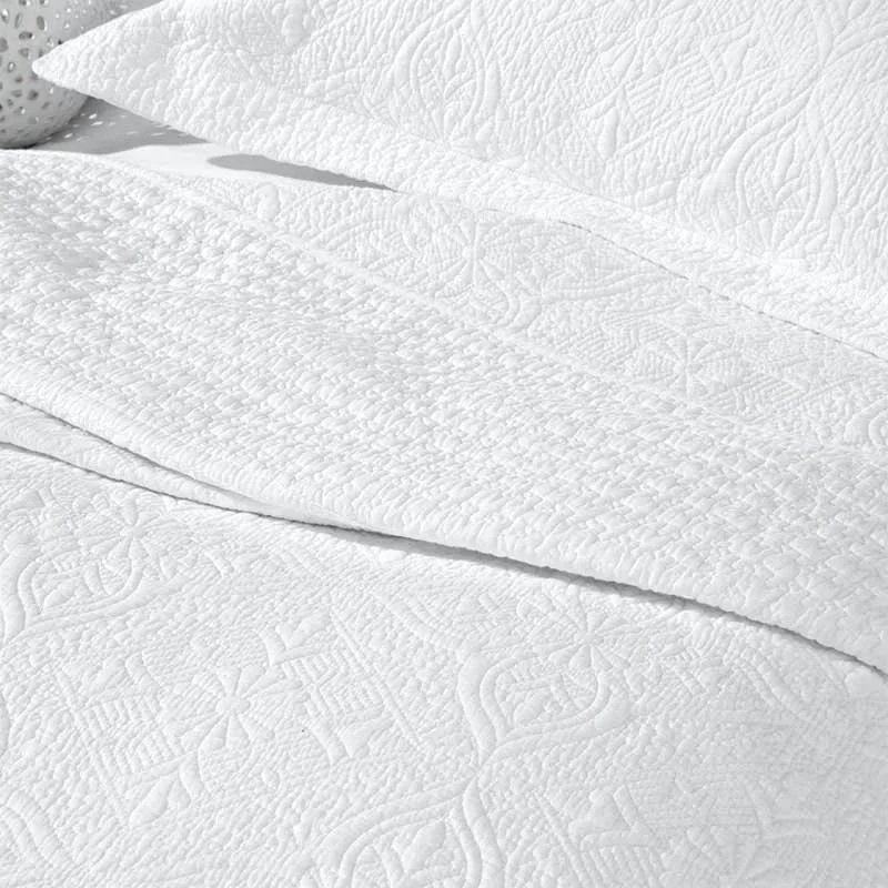 windsor-white-bedspread-380655.jpg