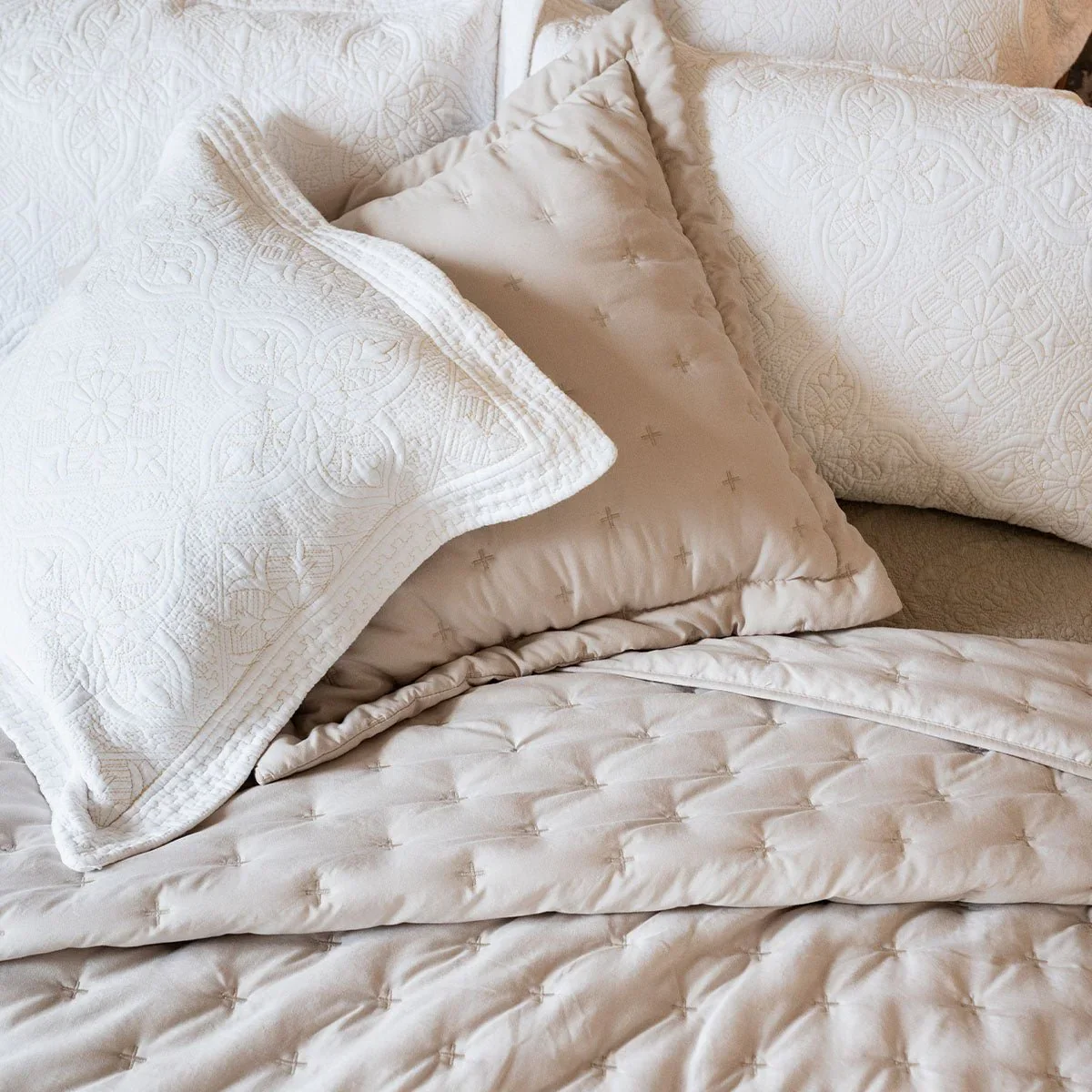 portofino-bedspread-oatmeal-282785 (1).webp