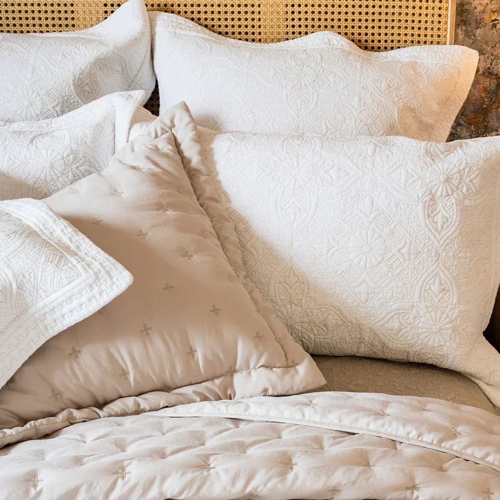 portofino-bedspread-oatmeal-947391.webp (Copy)