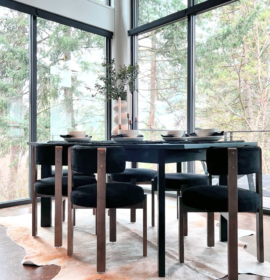 Be honest&hellip; who still has their tree up?! I left ours up until the 1st just for my daughter&hellip; first year in more than 20 that it made it past Dec 26! 🎄