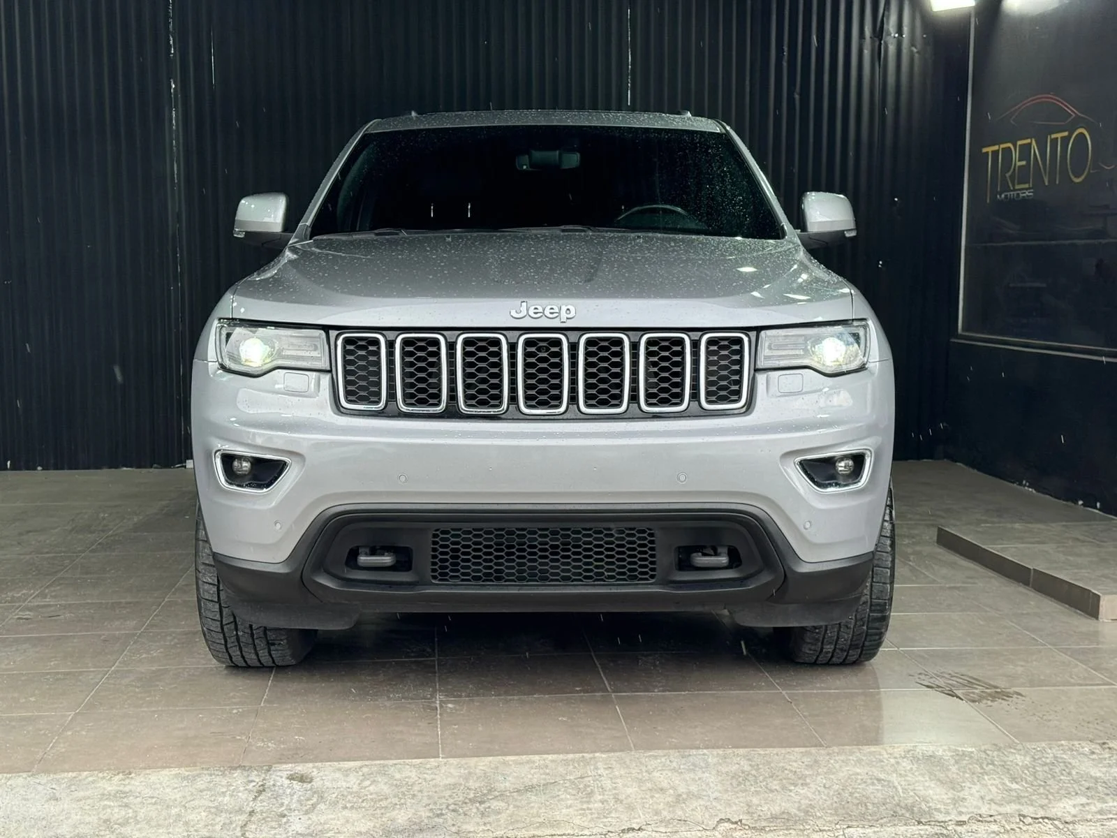 JEEP GRAND CHEROKEE LAREDO
