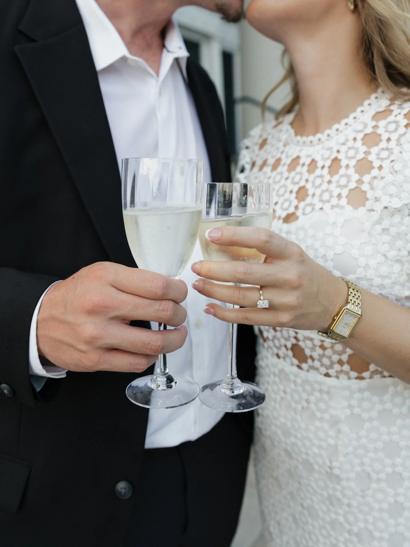 Pop the champagne &mdash; we&rsquo;re officially stepping into 2026 🥂

There&rsquo;s something so effortlessly elegant about couples who bring champagne to their engagement session. It turns photos into a celebration, loosens the nerves, and creates