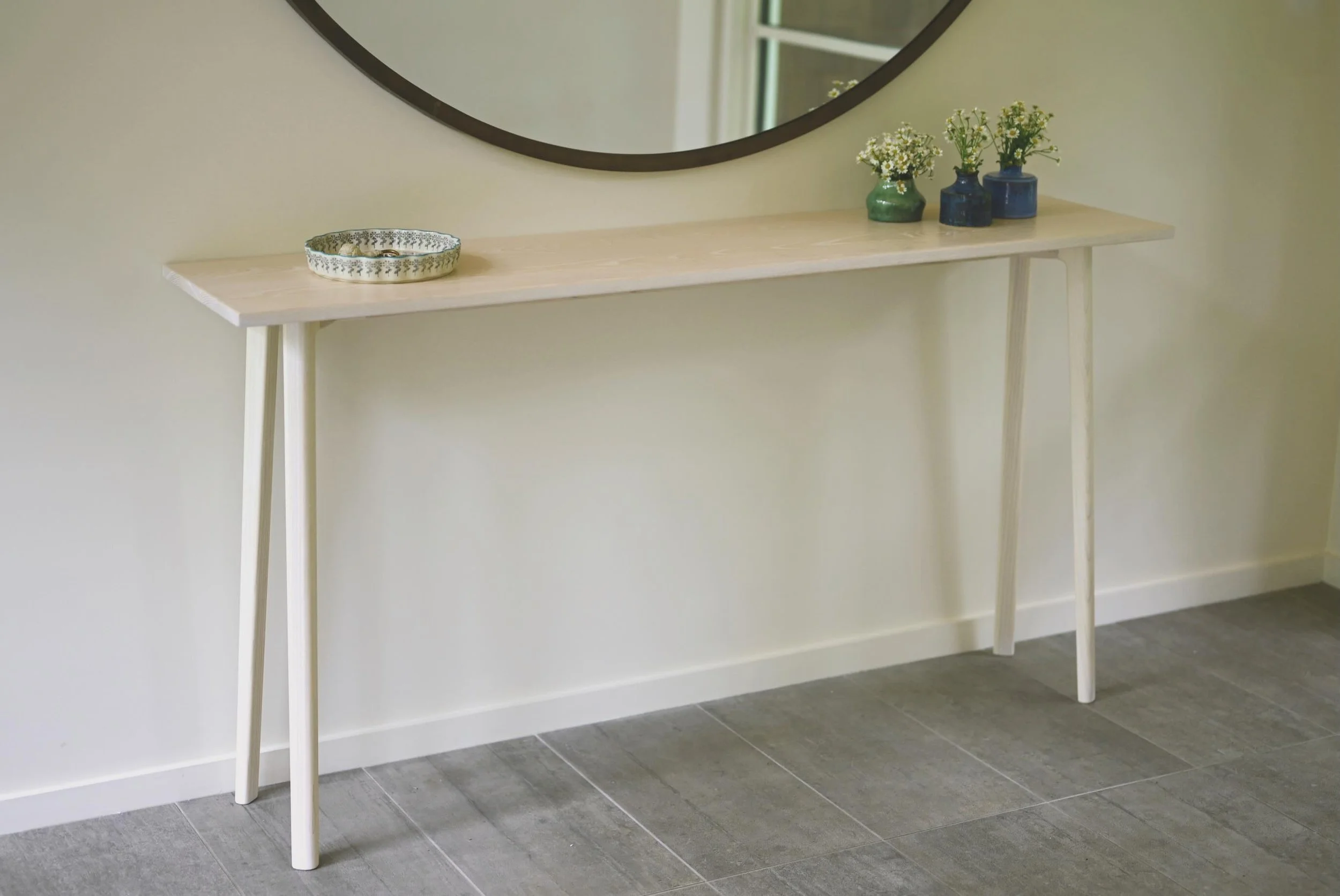 Entry side table in ash with white stain

#furniture 
#furnituredesign 
#scandinaviandesign 
#scandinavianfurniture 
#solidwoodfurniture 
.