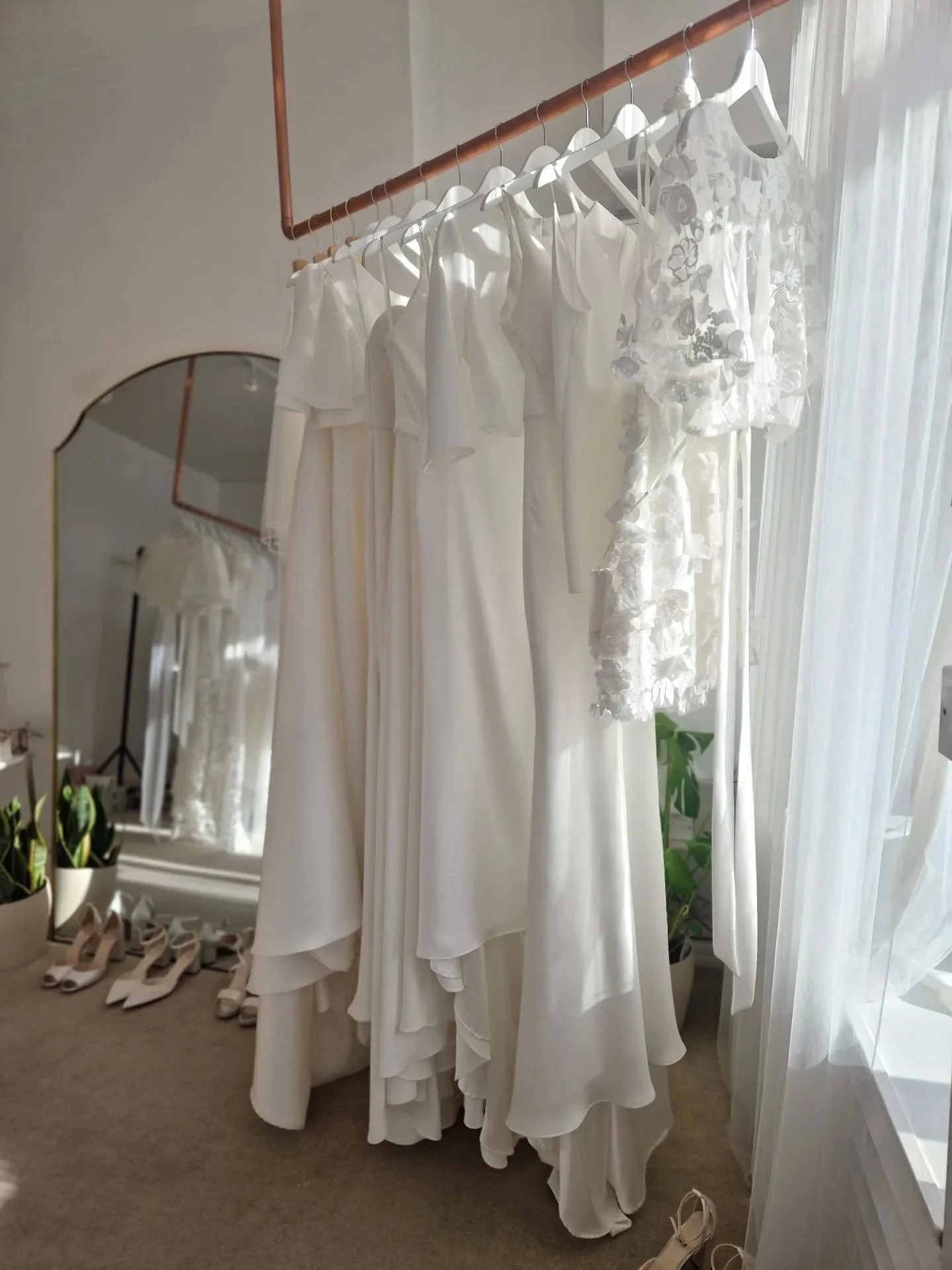 BRIDAL STUDIO | A special space for you to feel inspired, relaxed and yourself. 

My bridal space is in a gorgeous chocolate box shop bathed in sunlight. 
Hanging from the rails you will find pleanty  of inspiration to begin your search. 

Maybe you 