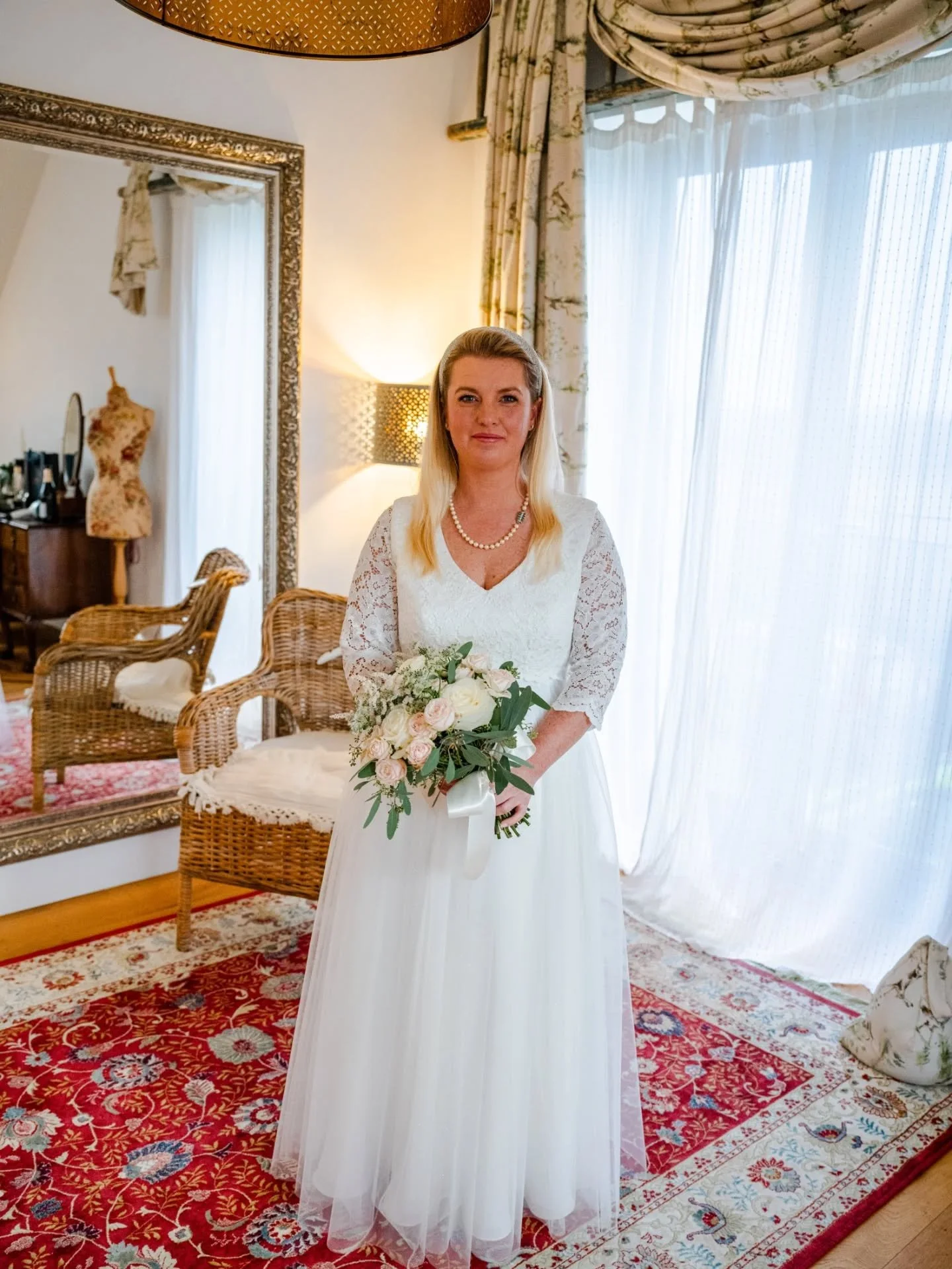 HETTIE | My beautiful bride Hettie who married Sam in December 2024 @harefieldbarn 

Hettie and Sam's winter wedding was an intimate twilight affair with a small ceremony and stunning 4 course reception which I had been hearing all about at our appoi