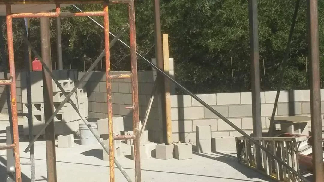 METAL BUILDING AND CMU WALLS