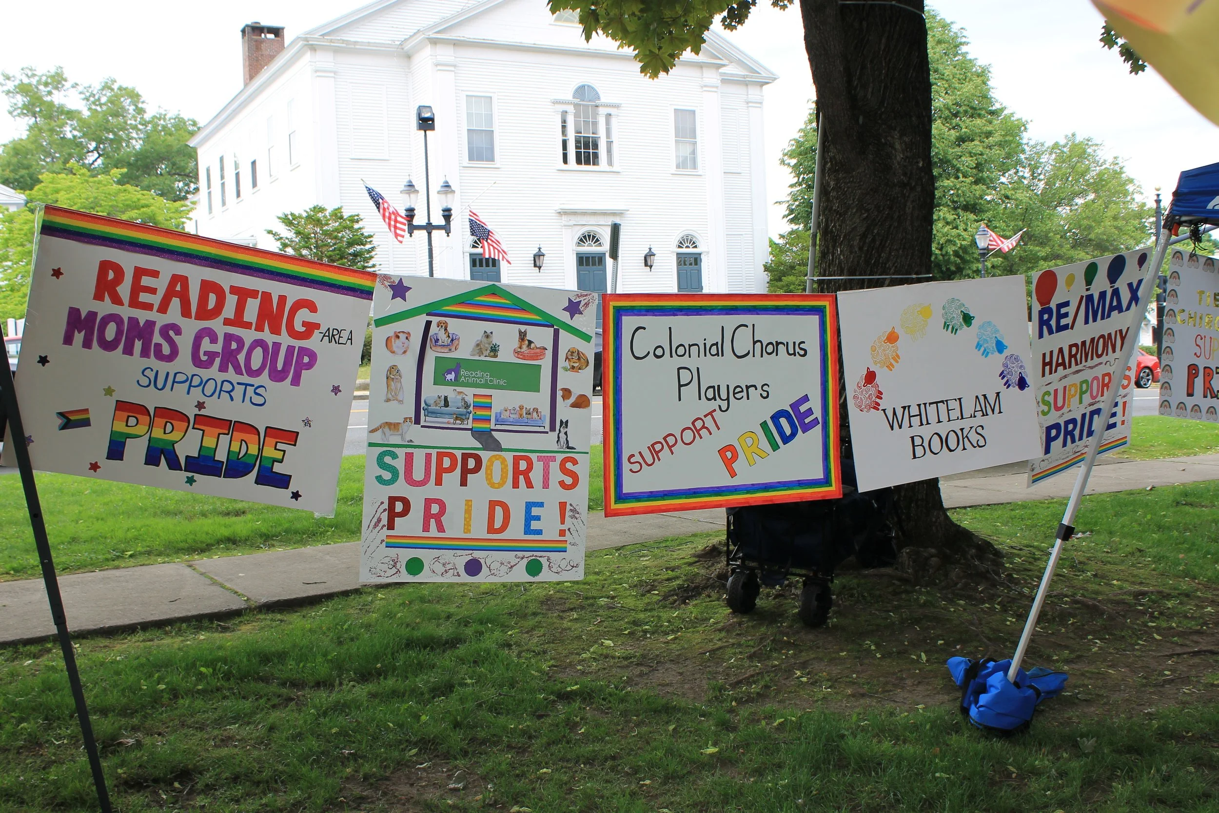 Support signs from the Reading Moms Group, Reading Animal Clinic, Colonial Chorus Players, Whitelam Books, and RE/MAX Harmony line the Common.