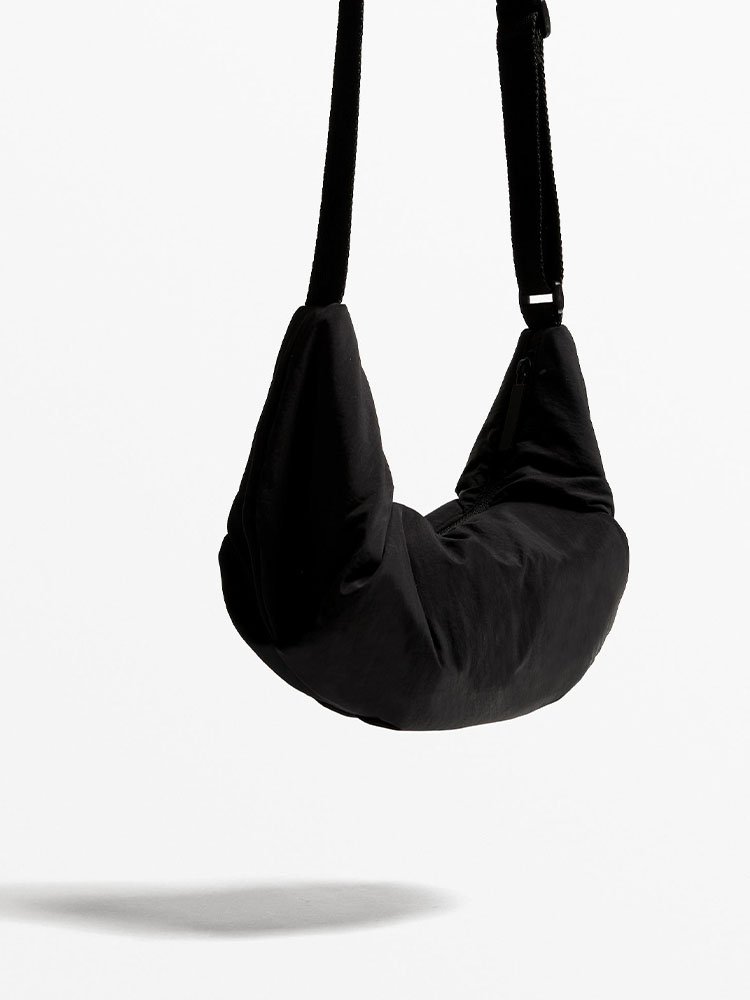 oysho-mini-bandolera-acolchada-4151:380:040-5.jpg