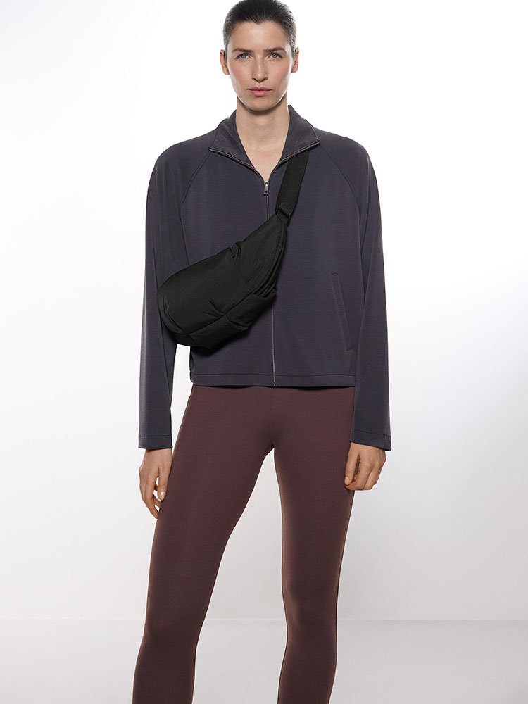 oysho-mini-bandolera-acolchada-4151:380:040-1.jpg