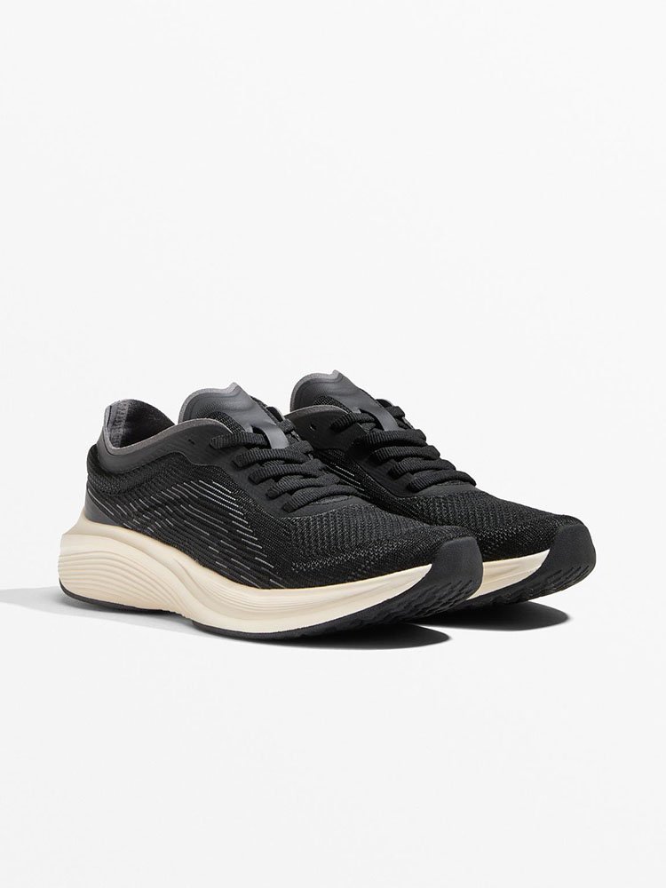 oysho-zapatilla-running-11128381040-4.jpg