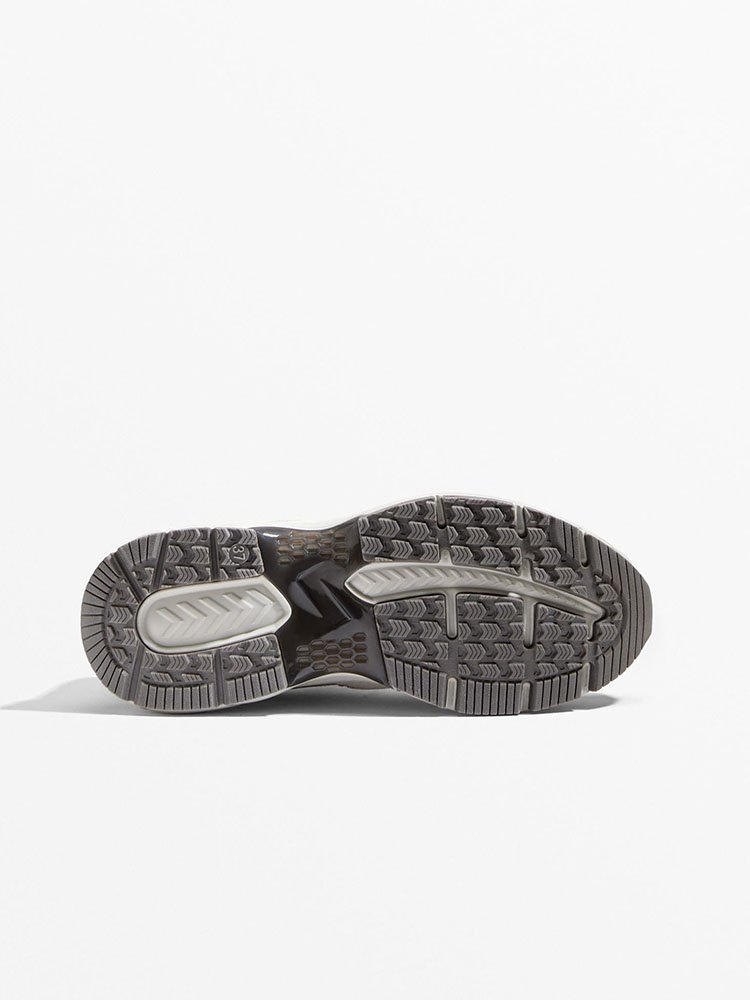 oysho-running-shoes-1109:182:085-3.jpg