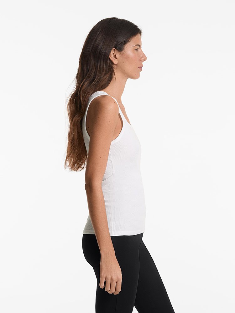 oysho-tank-top-644766225-3.jpg