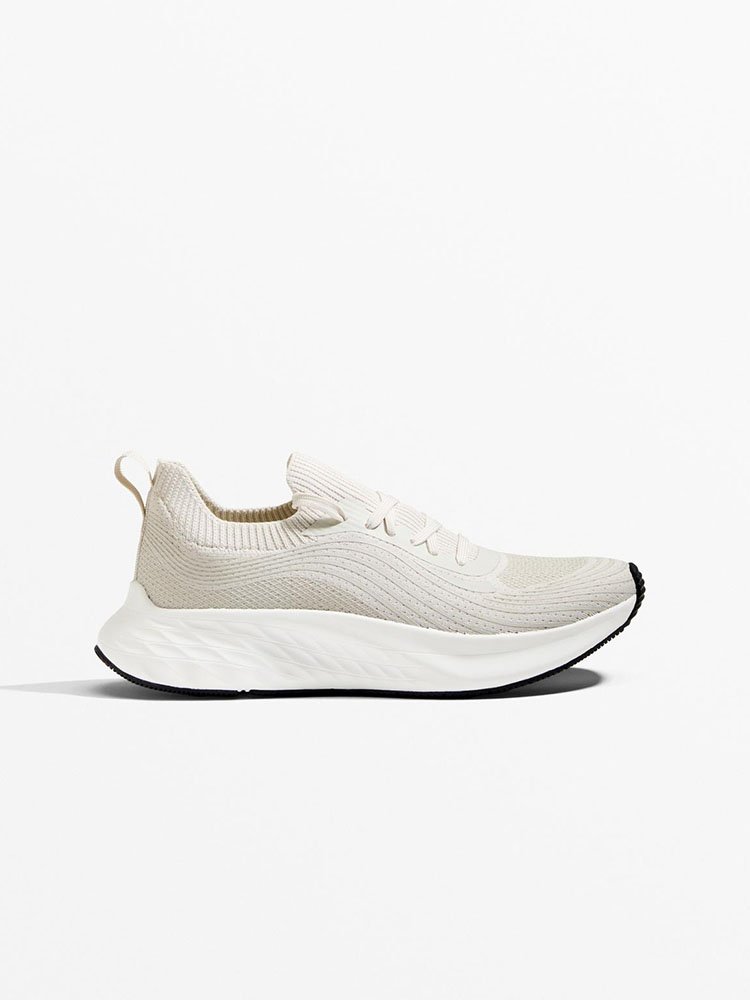 oysho-zapatilla-running-11100482001-main.jpg