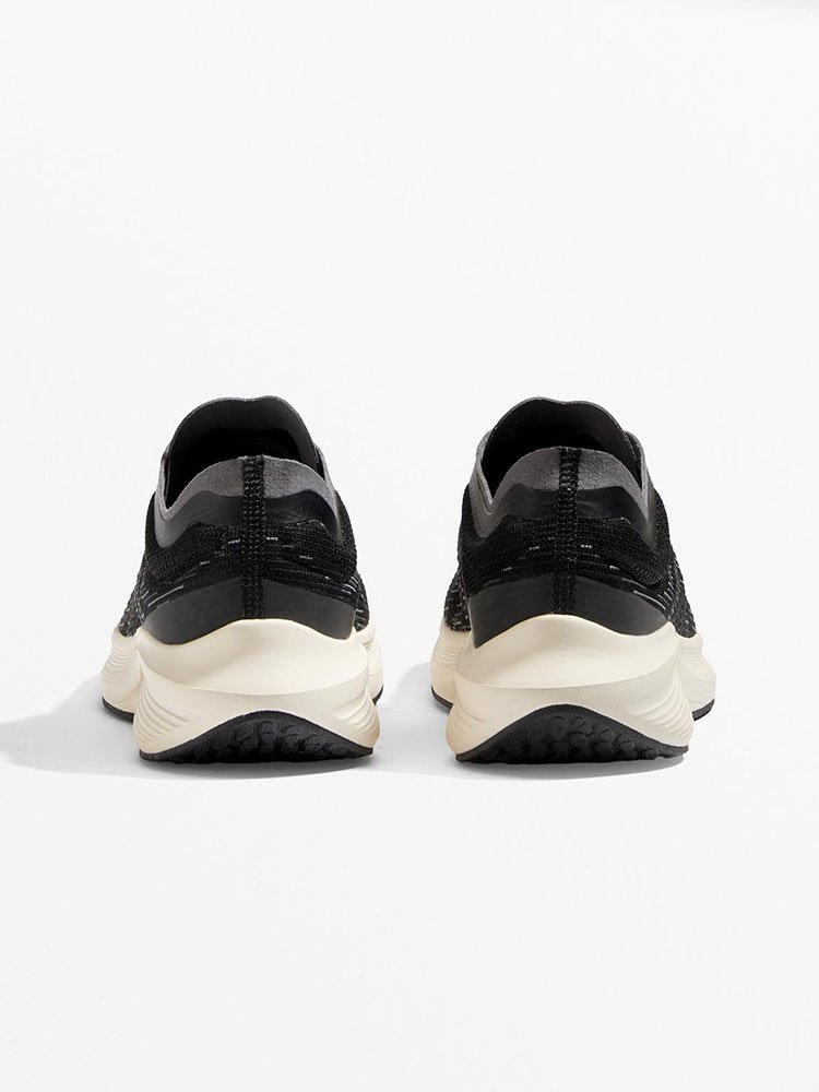 oysho-zapatilla-running-11128381040-7.jpg