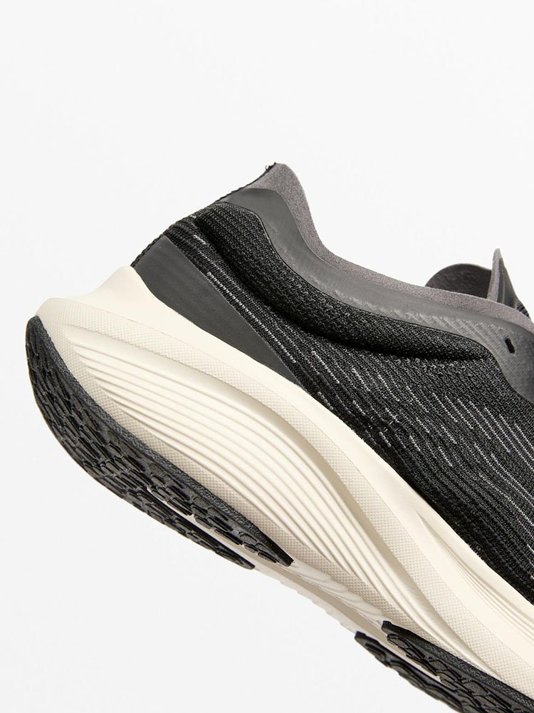 oysho-zapatilla-running-11128381040-9.jpg