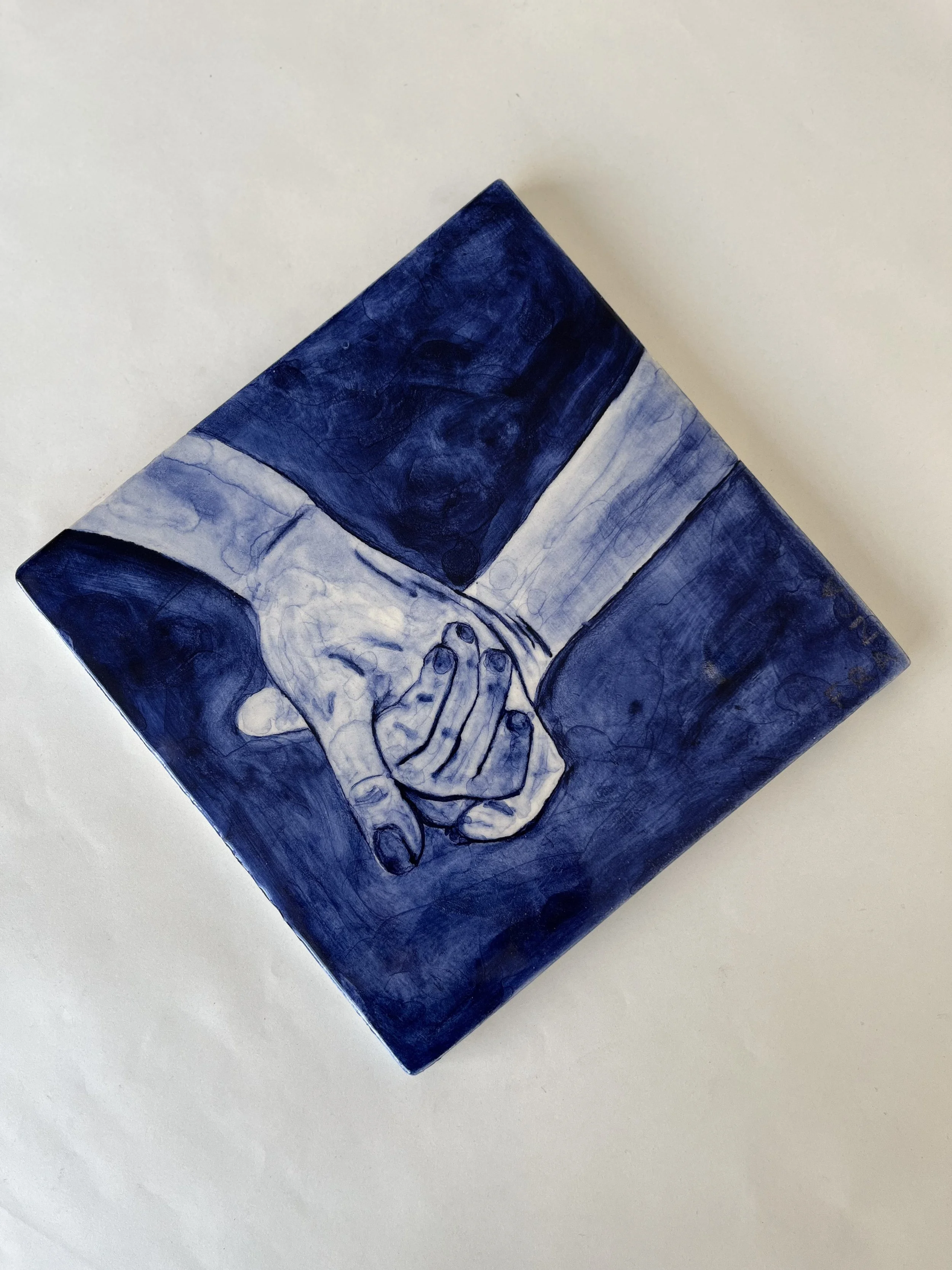 Manos agarradas (azul)