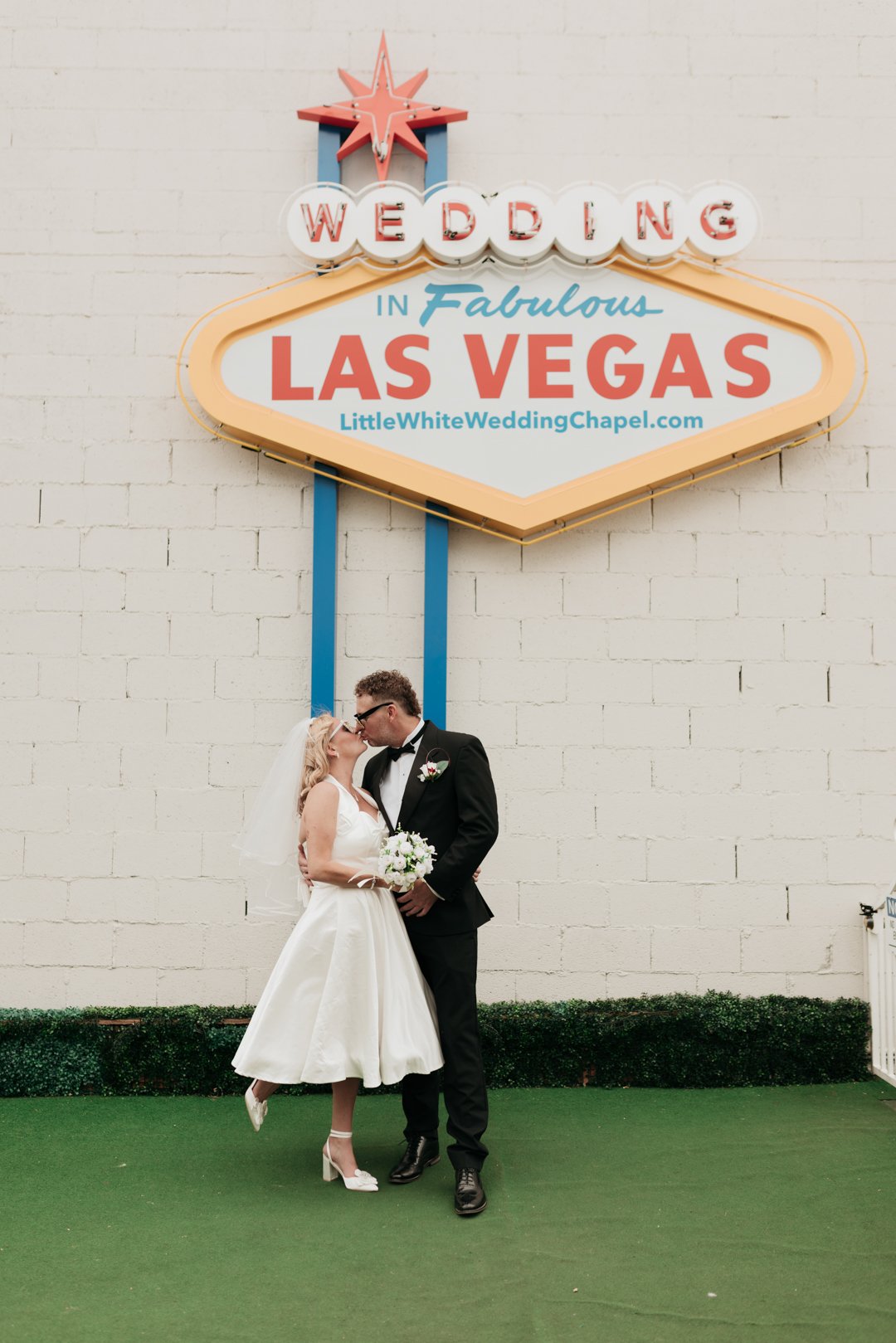 Vegas Elopement Low Res-5.jpg