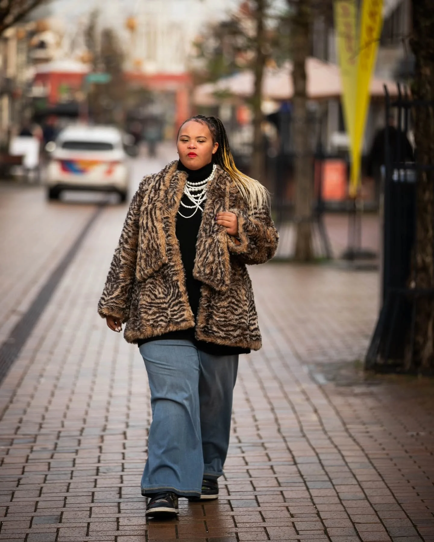 𝐂𝐨𝐧𝐟𝐢𝐝𝐞𝐧𝐜𝐞 𝐢𝐬 𝐚 𝐬𝐭𝐚𝐭𝐞 𝐨𝐟 𝐦𝐢𝐧𝐝.

Zelfvertrouwen...
Het zit niet in je outfit.
Niet in je maat.
Niet in wat anderen van je vinden.

Maar in hoe je kiest om je plek in te nemen.

Ongeacht je kleur.
Je vorm.
Je geslacht.
Je extra 