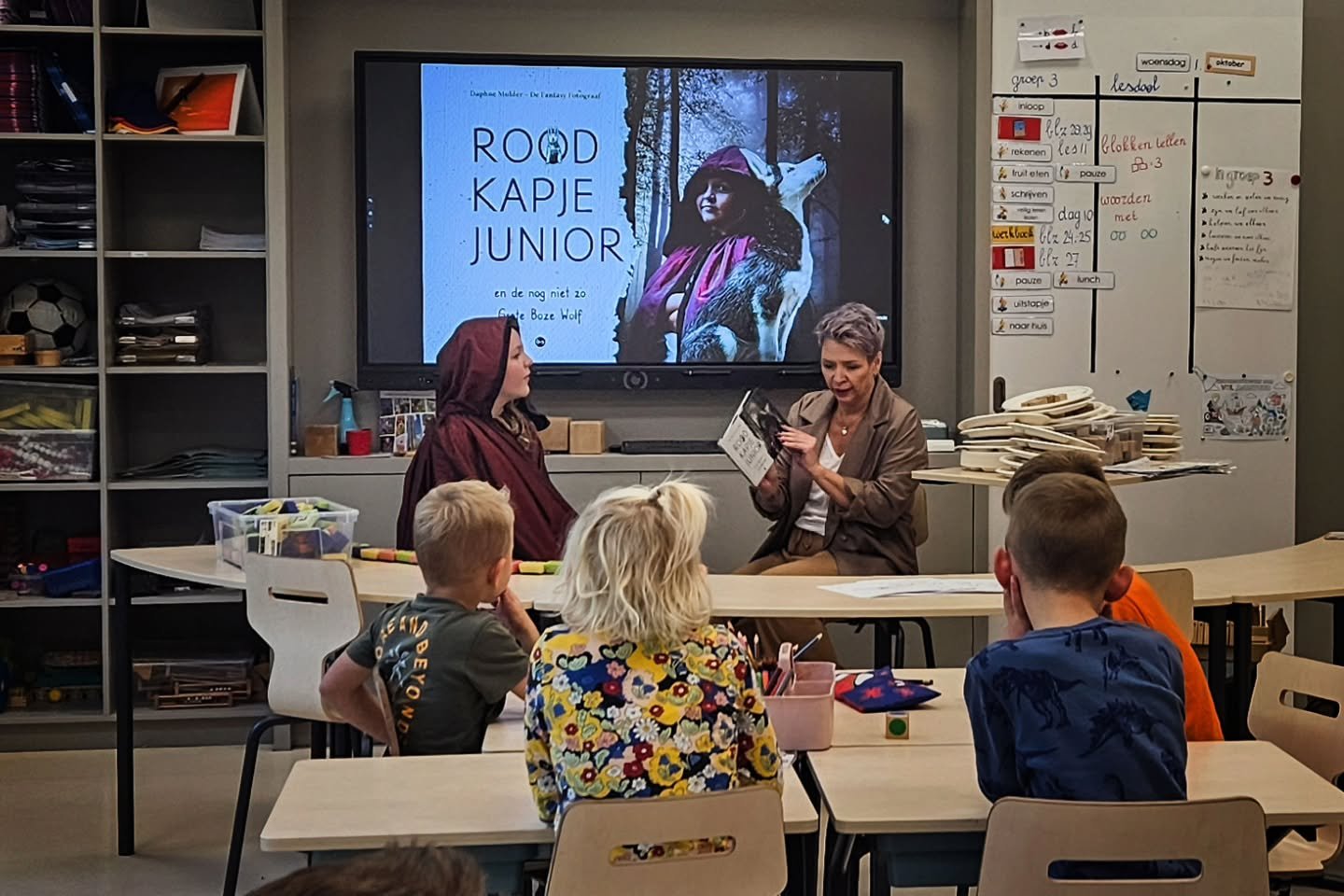 𝐊𝐢𝐧𝐝𝐞𝐫𝐞𝐧 𝐬𝐭𝐞𝐥𝐥𝐞𝐧 𝐳𝐮𝐥𝐤𝐞 𝐠𝐨𝐞𝐝𝐞 𝐯𝐫𝐚𝐠𝐞𝐧! 

Tijdens een van mijn bezoekjes aan een school, kreeg ik de vraag: "Wordt u nu ook beroemd met het boek?" 

Een hele goede vraag. En natuurlijk hoopt iedere schrijver stie