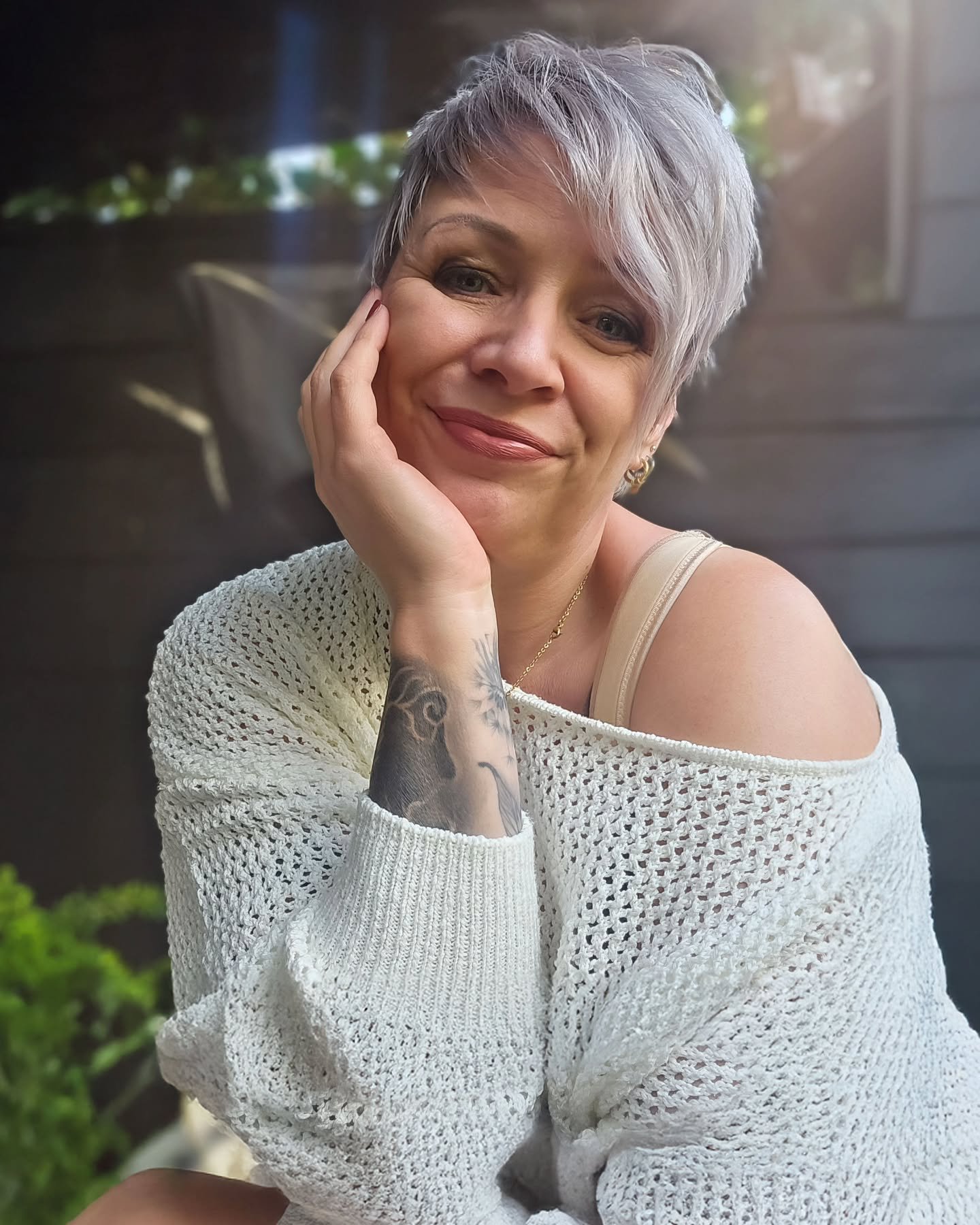 𝐄𝐞𝐧 𝐡𝐚𝐥𝐯𝐞 𝐞𝐞𝐮𝐰...
Heb je zin in je verjaardag mam? vraagt mijn jongste. Hoewel bij haar het kinderlijkste eraf is, zit zij nog in een leeftijd dat ze vrijwel een heel jaar lang toeleeft naar haar volgende verjaardag.

Voor mij? It's just 