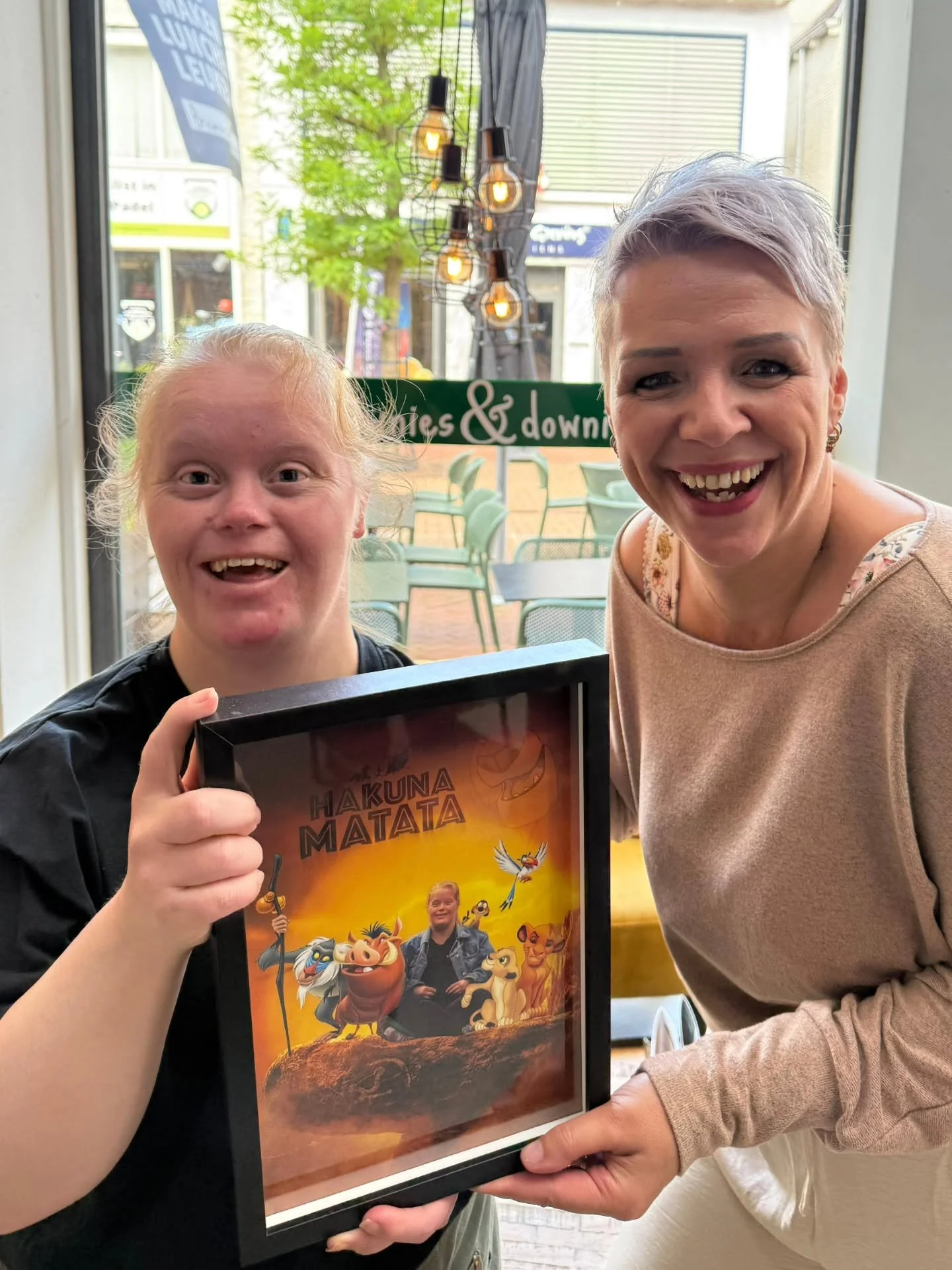 𝐈𝐧𝐞𝐞𝐧𝐬 𝐫𝐚𝐚𝐤𝐭 𝐡𝐞𝐭 𝐦𝐞...

Het project waar ik een jaar lang aan gewerkt heb, mijn Wall of Dreams bij @browniesanddowniesdrachten is bijna ten einde. De foto's zijn gemaakt, de werknemers in hun nopjes en het enige wat rest, is de fysiek
