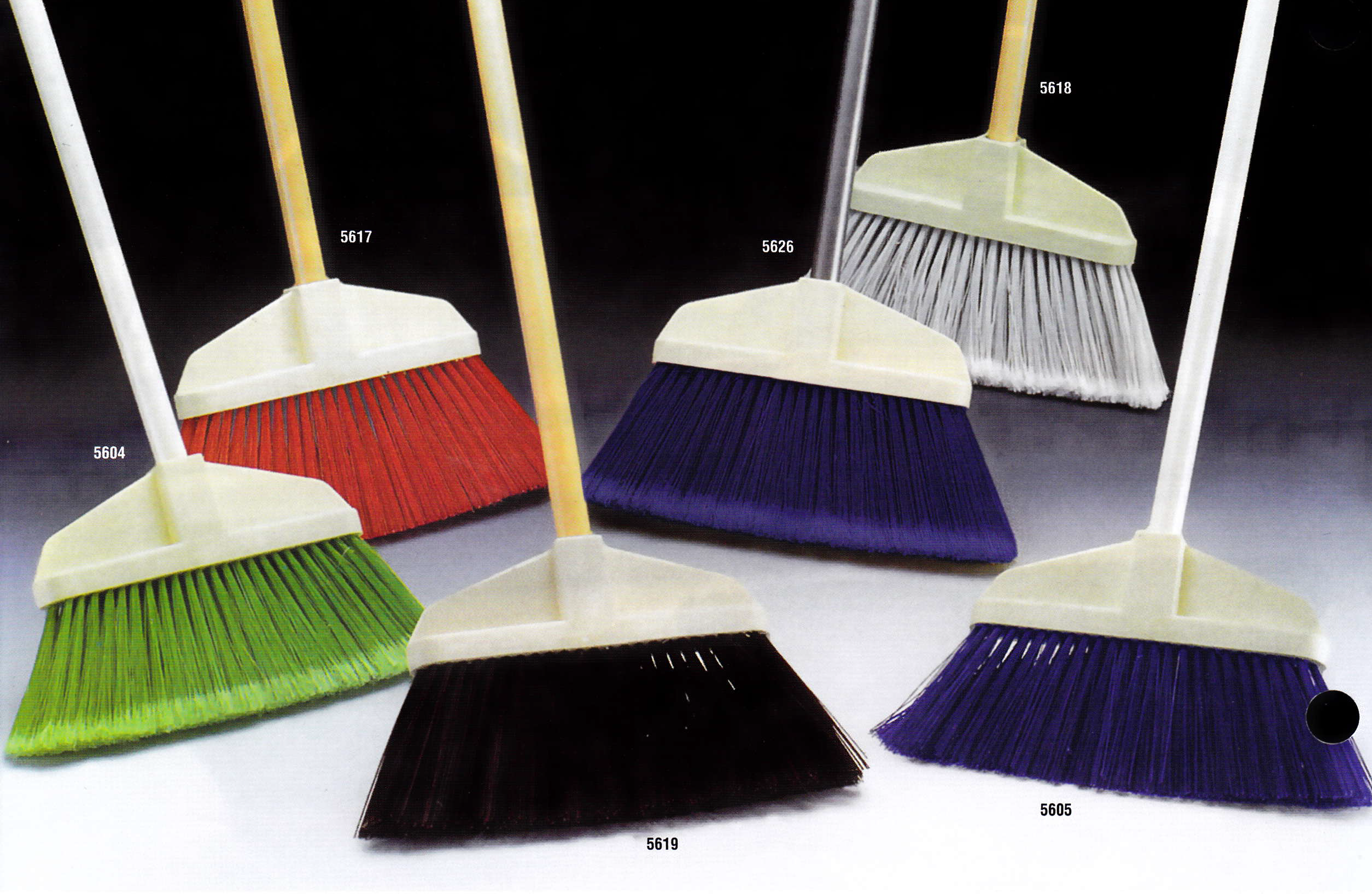 flagged bristle broom.png