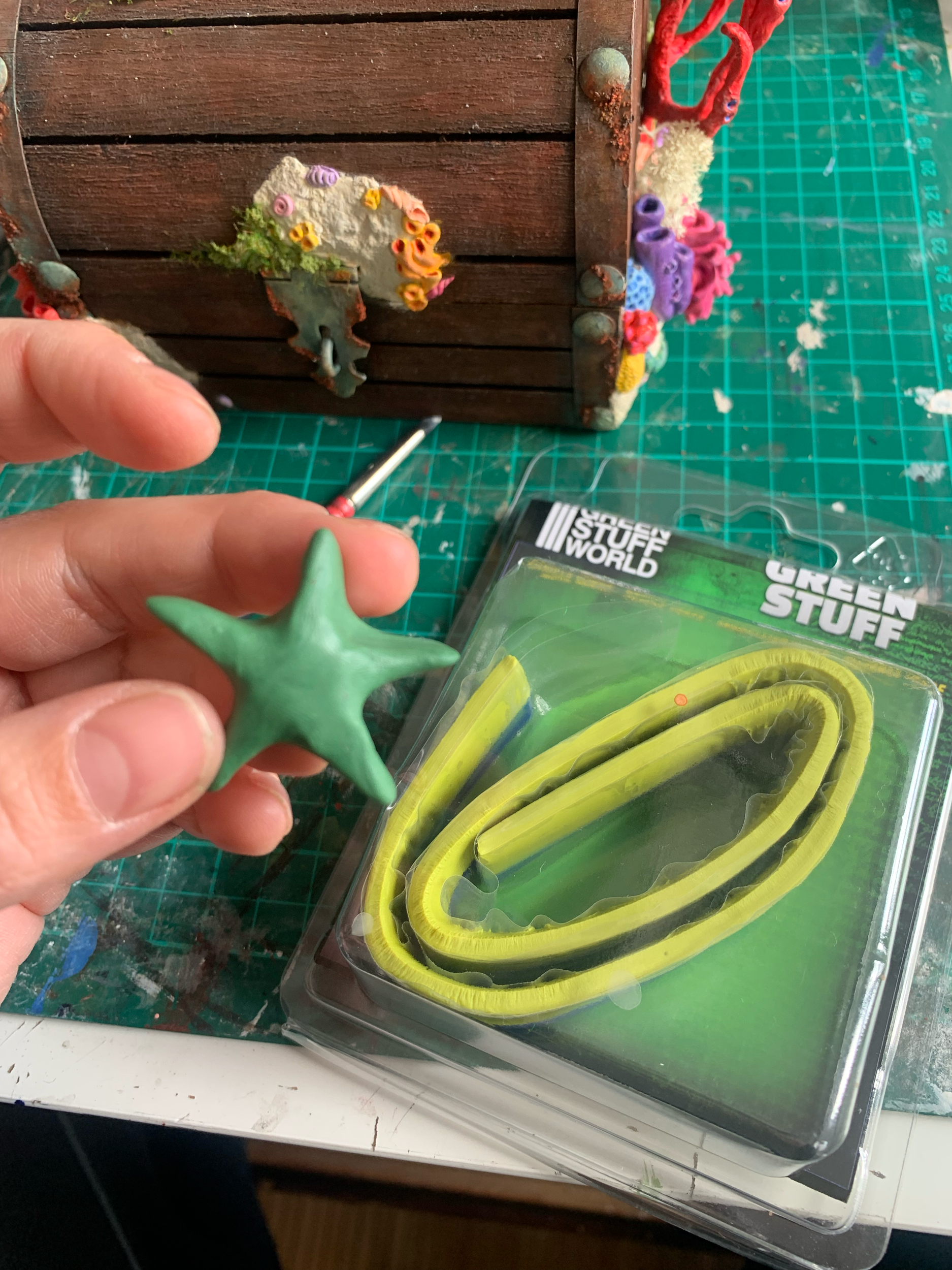 Making starfish from green stuff