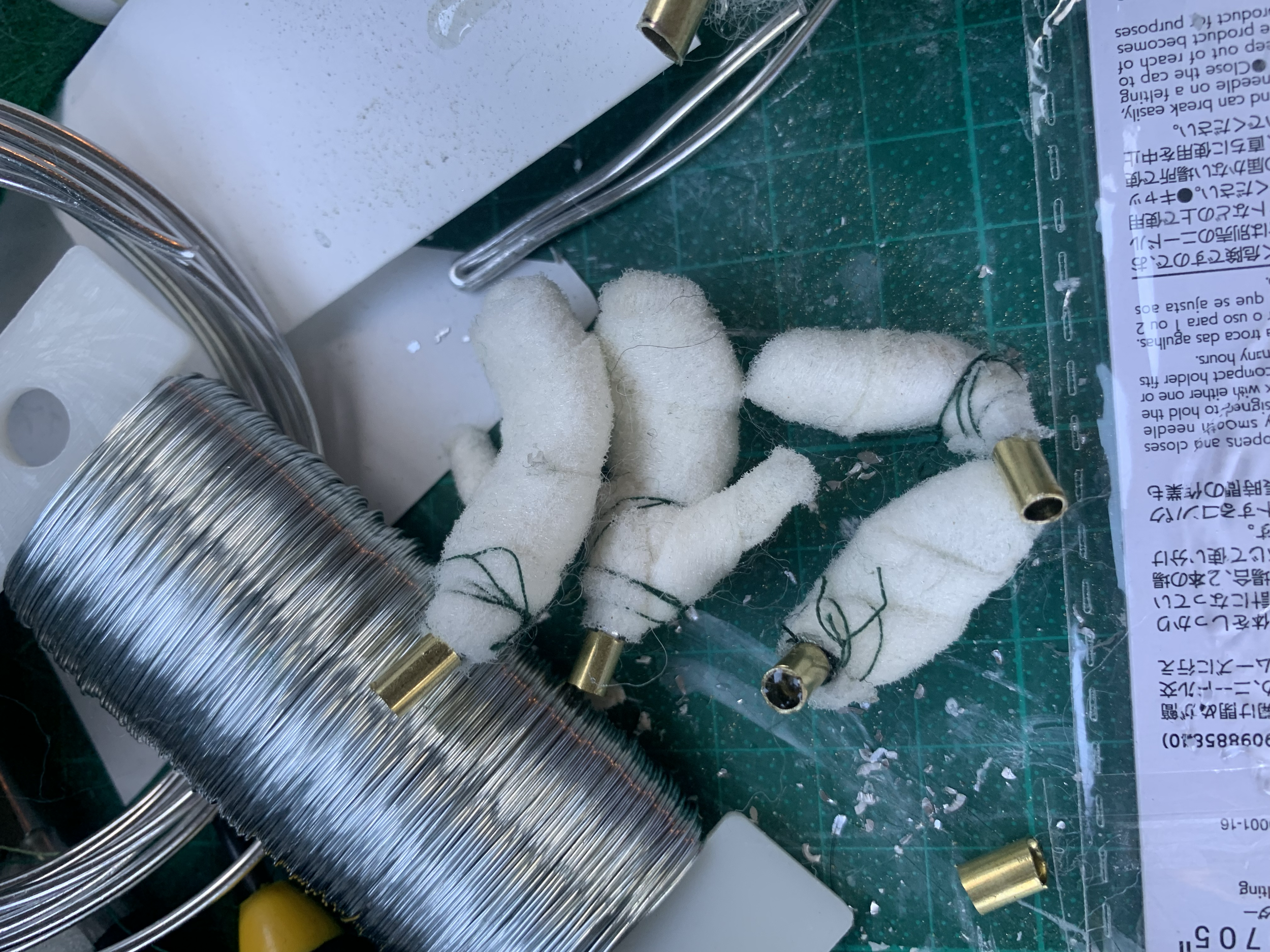 Built the hands and feet with wire, epoxy and K&S and covered them in thin foam