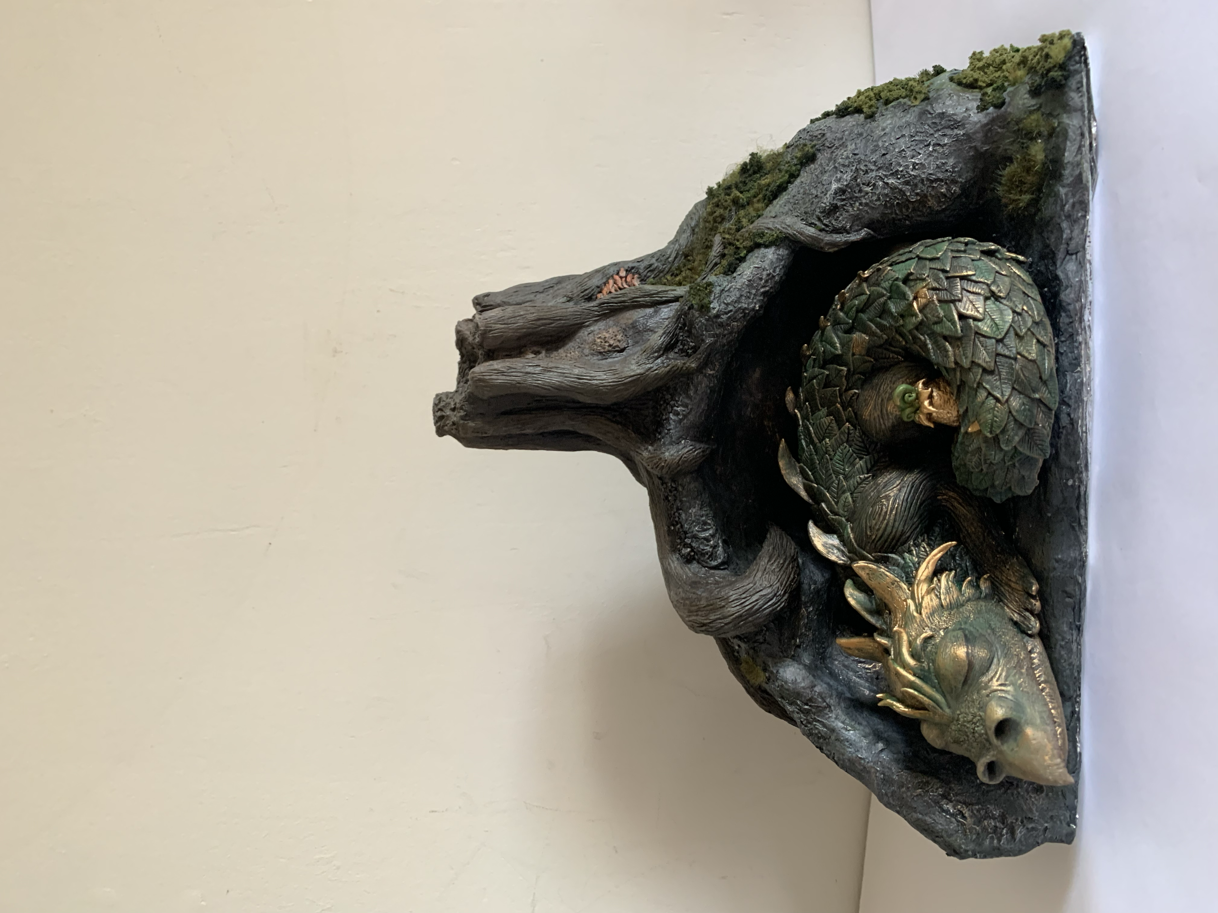 Built the initial aluminium foil cave in my Scenic World Building workshop at Weta Unleashed , then decide to expand upon it by adding a clay layer and painting and flocking it to take it to the next level. Then sculpted a Drake/Forest Guardian to ad