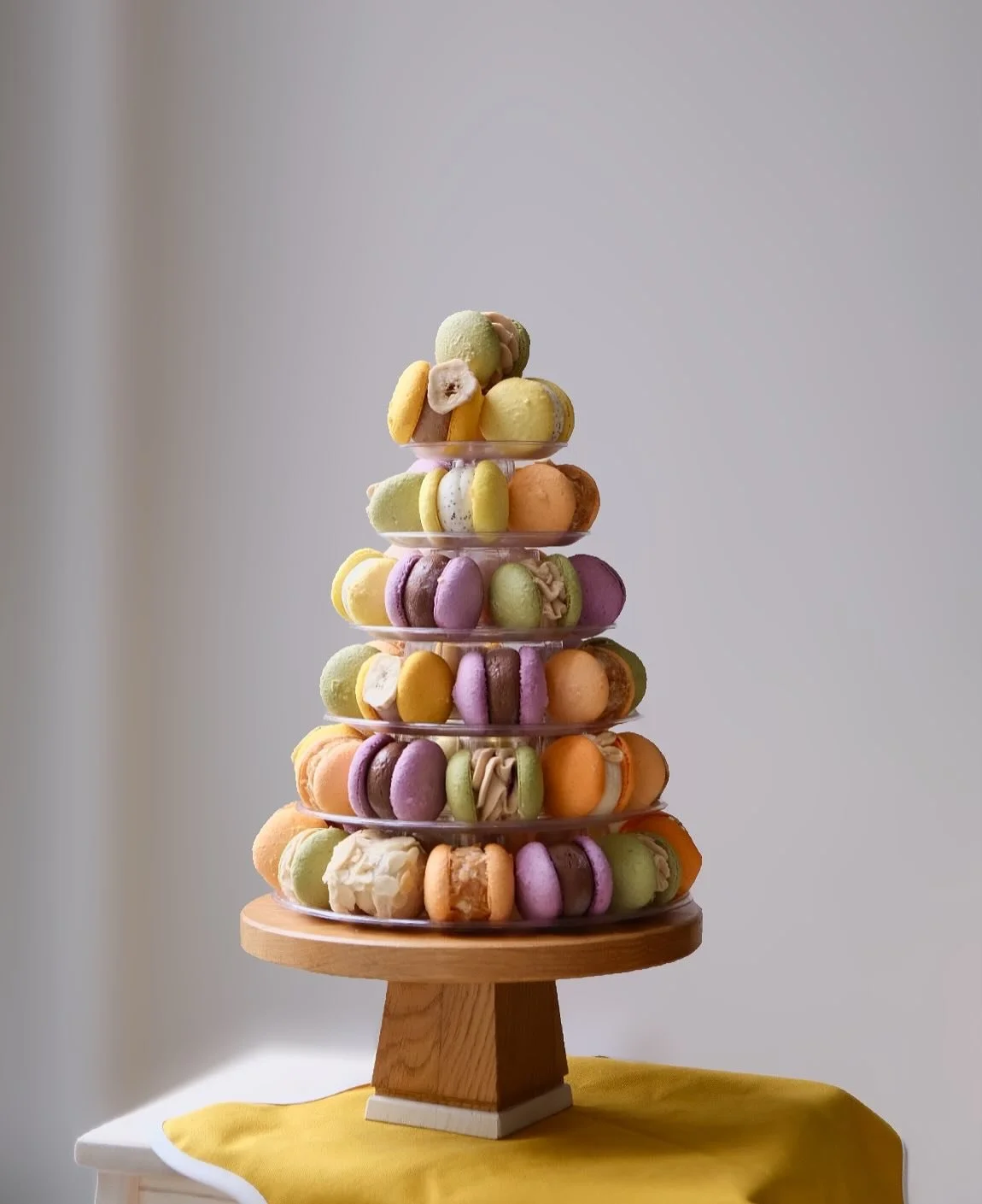 How fun is this macaron tower? ✨

All dressed up in cozy autumn shades of caramel, pumpkin, berry and cream 🧡💜🤎
Ready to steal the spotlight at any gathering! 🪩 

You can build your own tower from macarons we have in stock or customize the colors