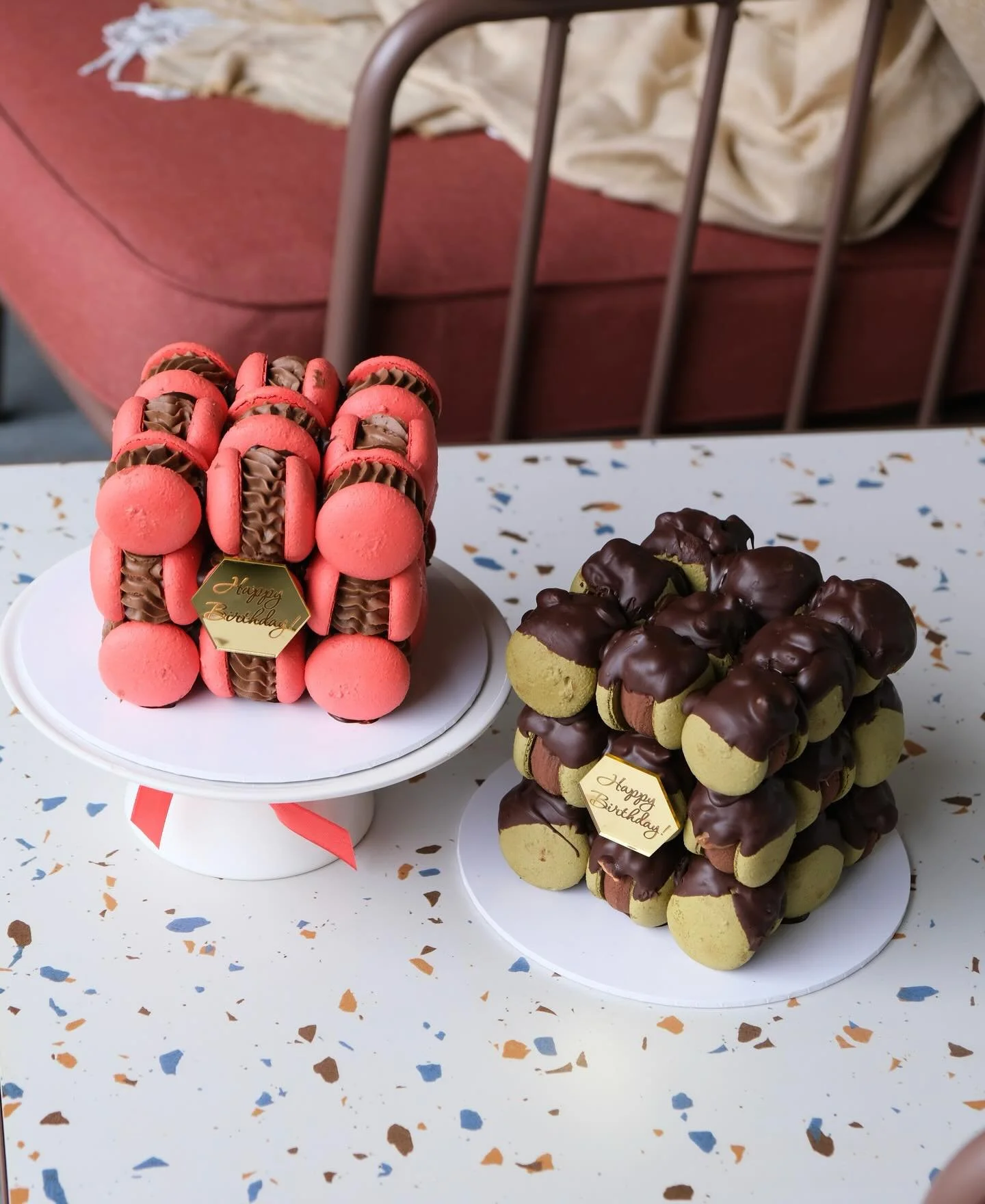 Let&rsquo;s take a little break from all the Easter vibes&hellip; and enjoy these two cuties!

❤️ Red &mdash; dark chocolate &amp; plum
💚 Green &mdash; Snickers

So good and hard to choose just one 
Which one do you like more? 👀

You can order your