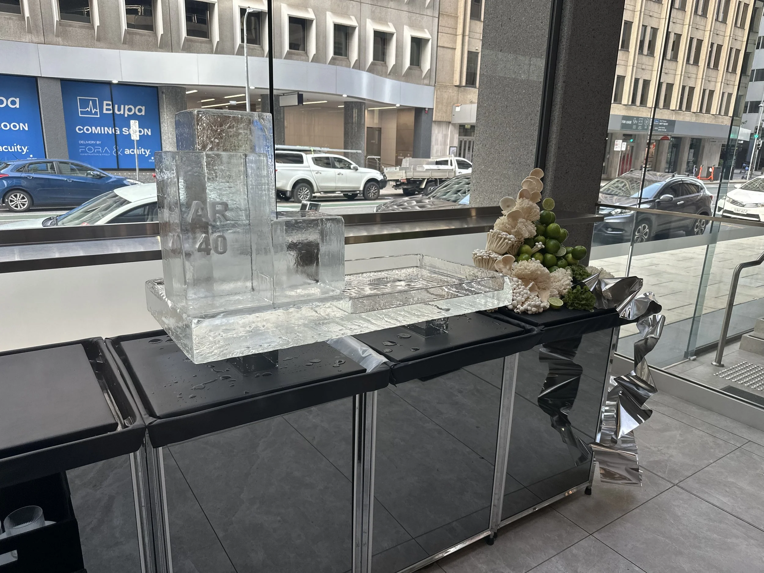 1 Tier Tray with Display Pillars.jpeg