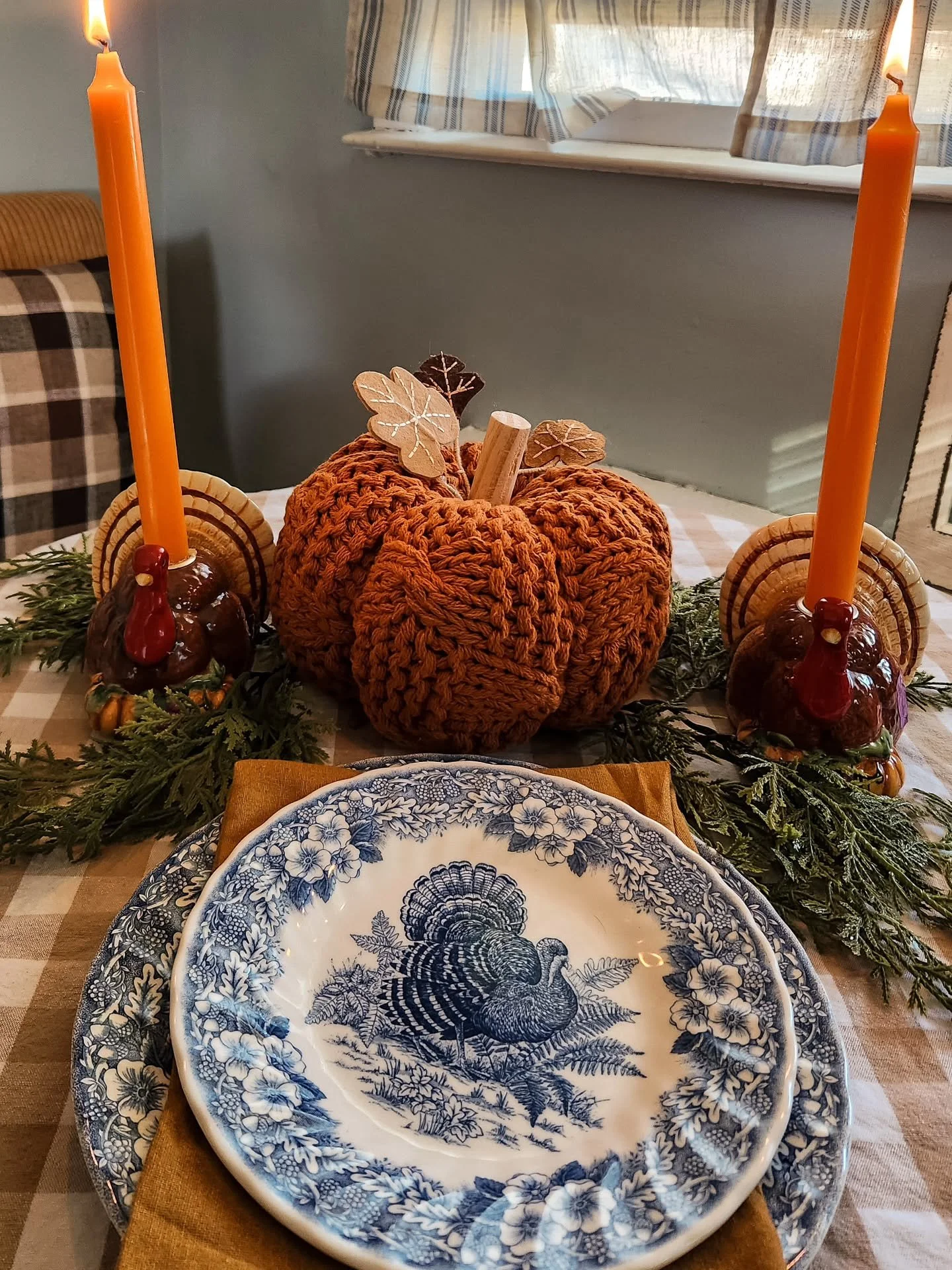 A few fall stills before we head into christmas inspo. Anyone else ready for twinkle lights and cozy christmas corners?!
#sincerelykarianne #fallaesthetic #aesthetic #spookyseason #cozycottage #thriftedhome #vintagehome