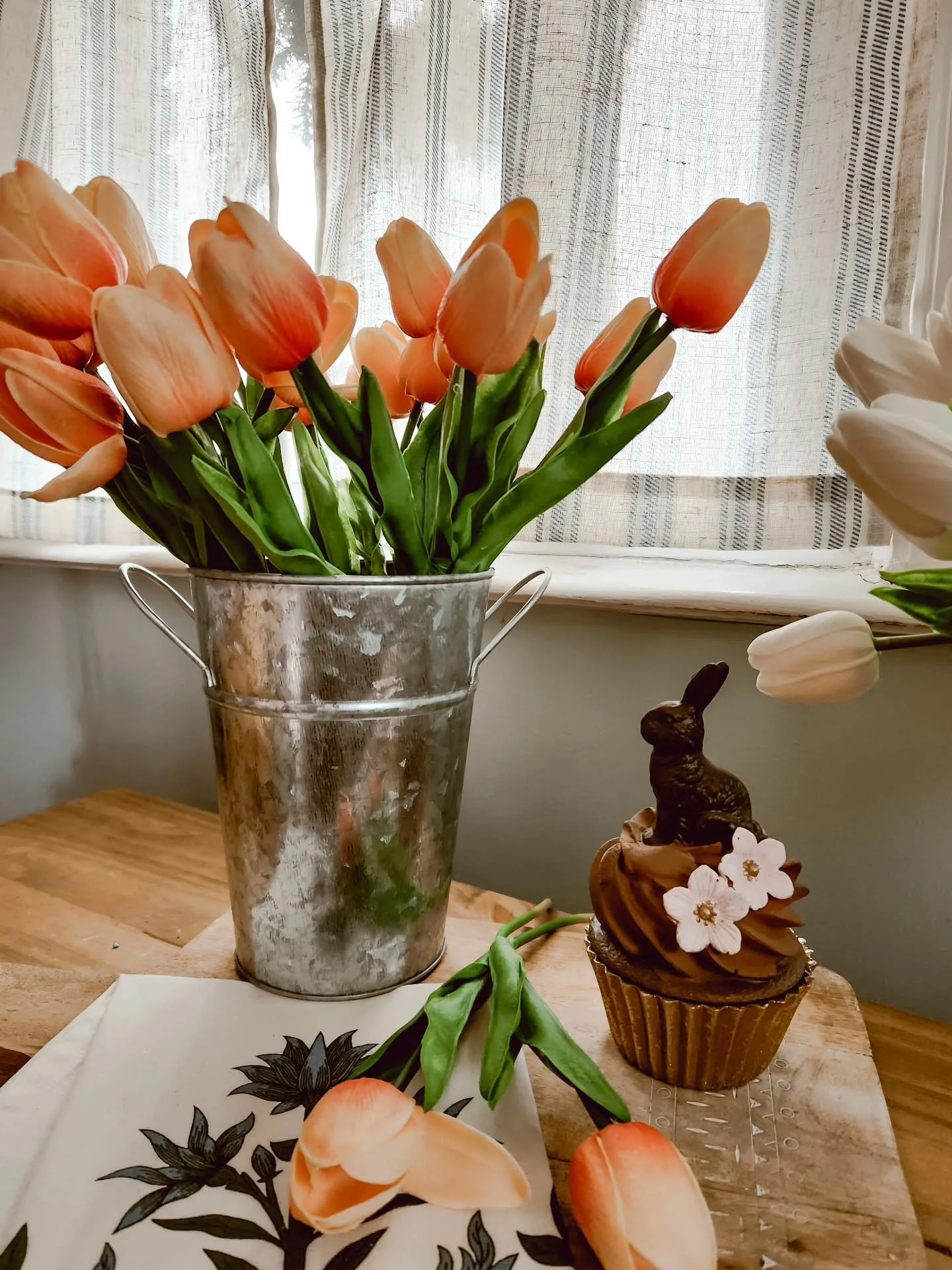 Lets start the day with a cozy spring view.

Happy Wednesday. Make it a good one.