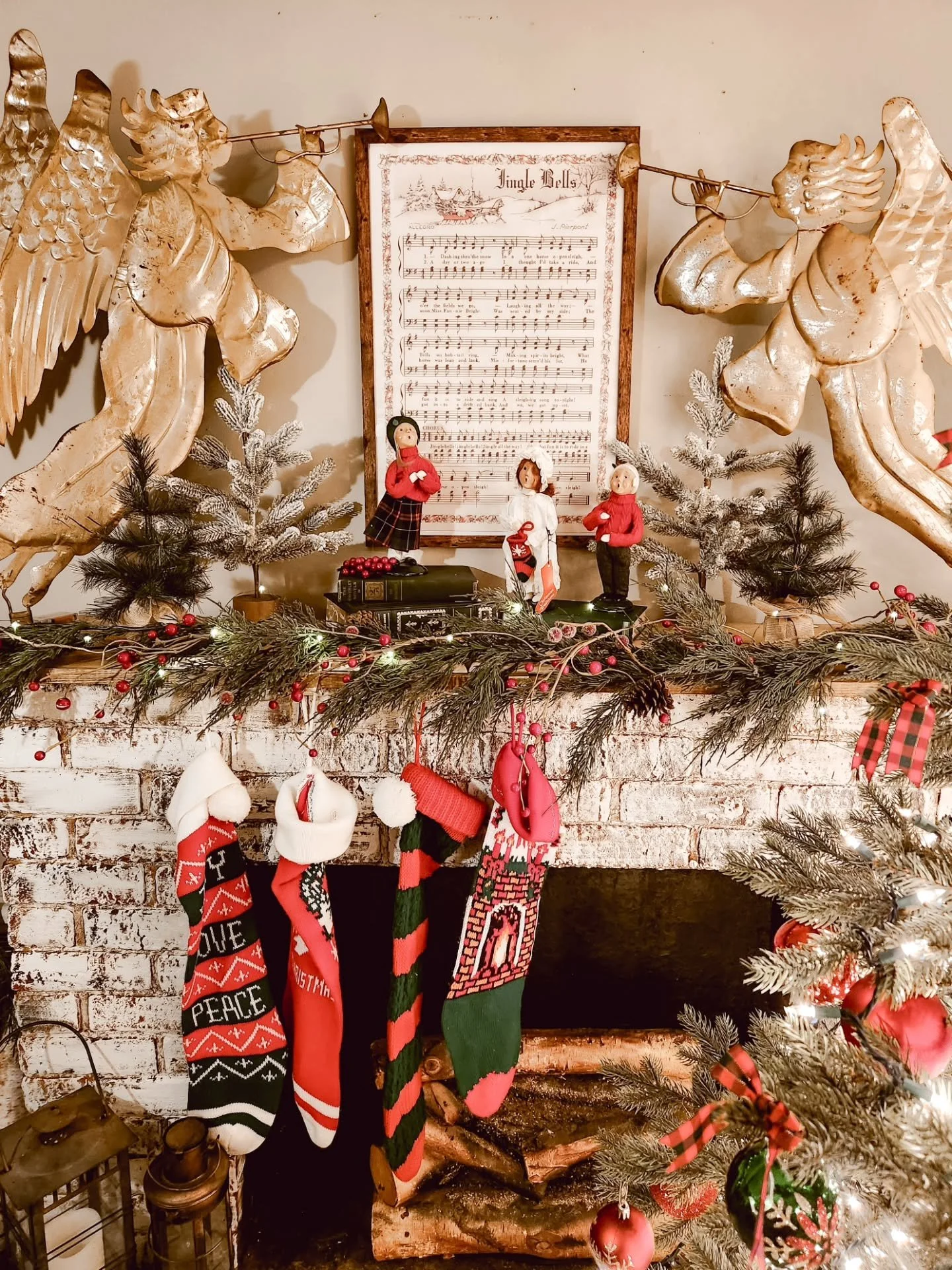 A little Christmas magic from years past while I dream about everything I have planned for this year. 🎄✨

If you love a cozy, nostalgic Christmas filled with vintage treasures, plaid, Santas and plenty of red and green, you&rsquo;re in the right pla