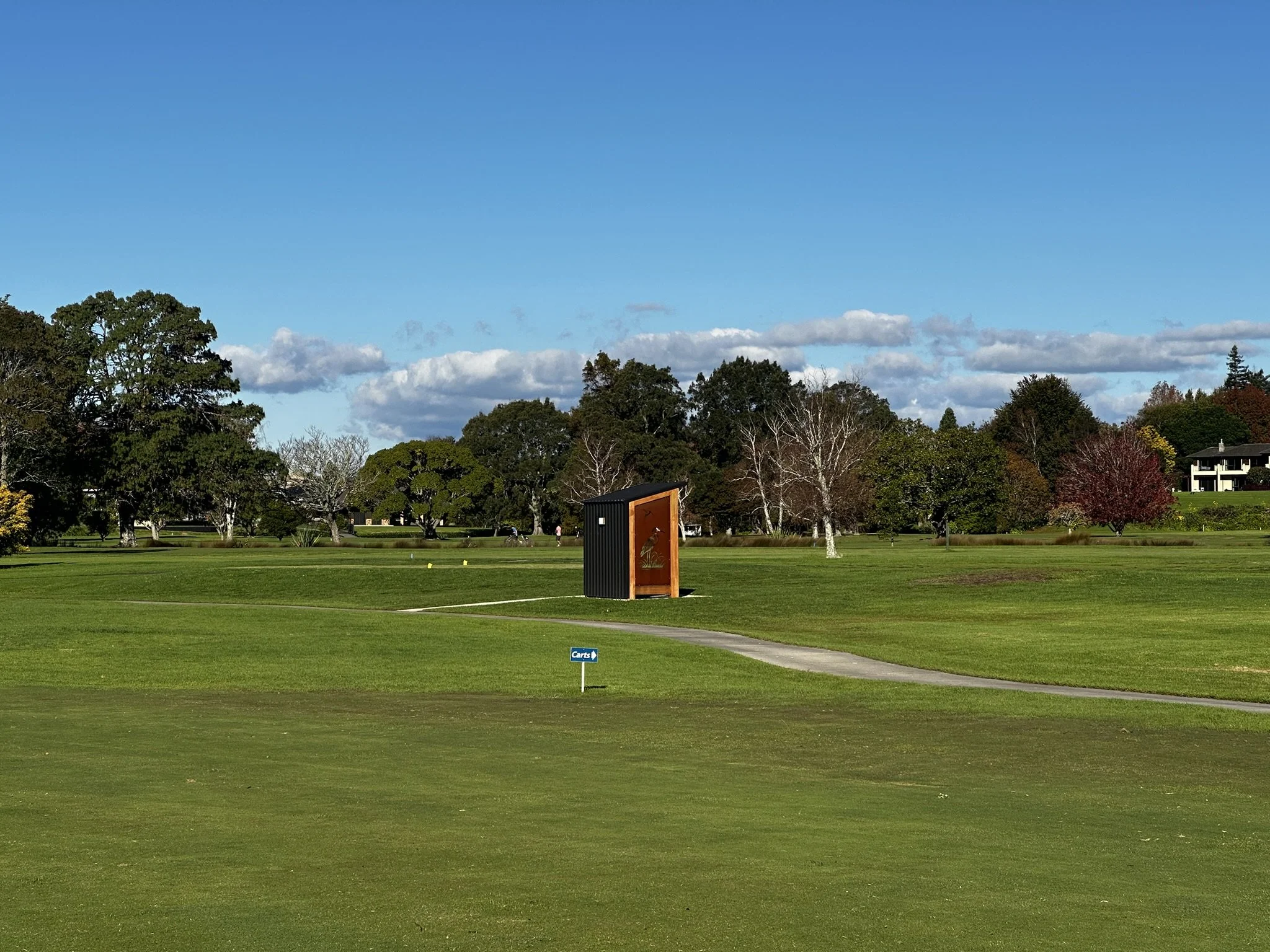 Omokaroa golf course with custom glulam timber golf shelter.