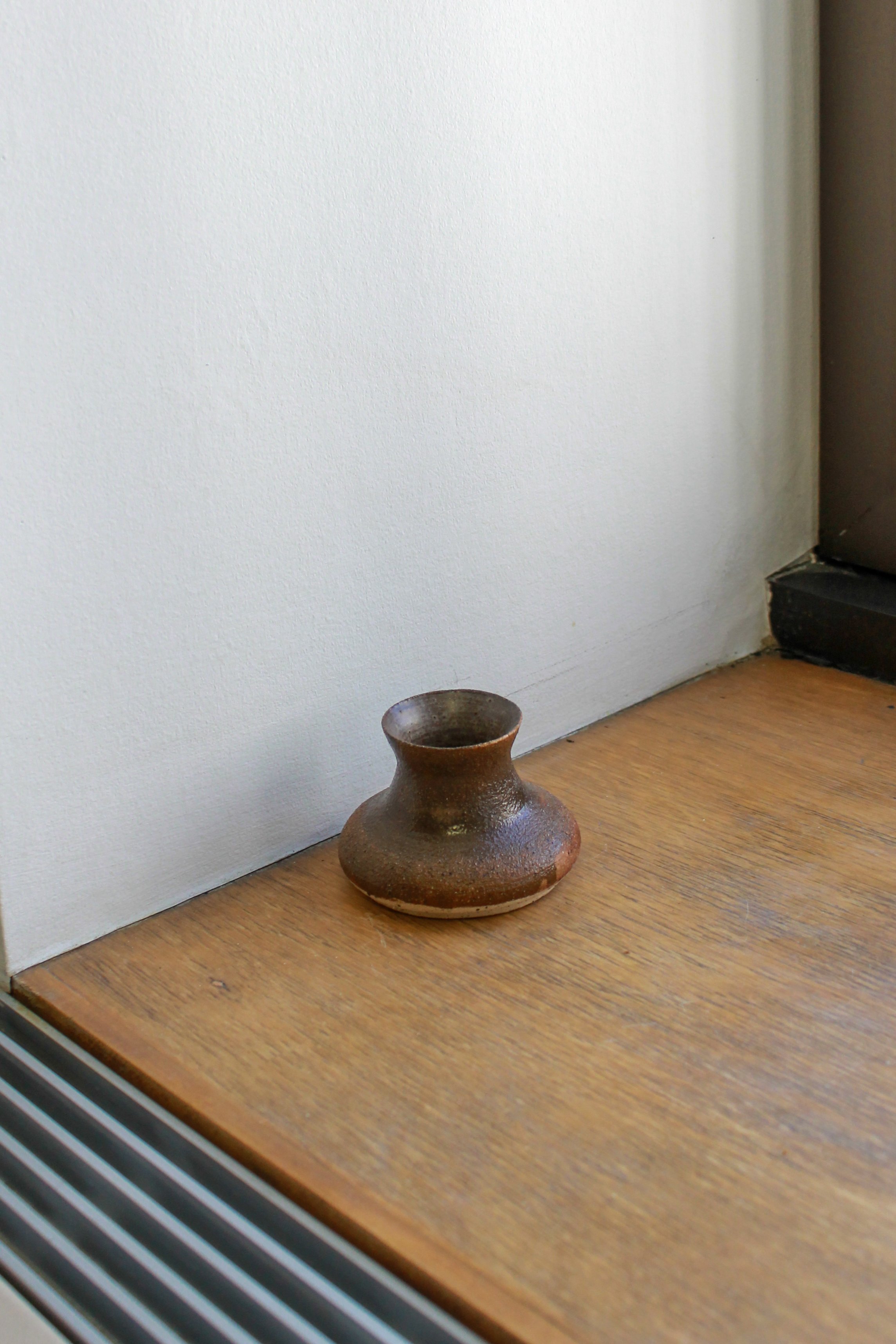 Nutmeg Brown V - Small Vase 26.jpg