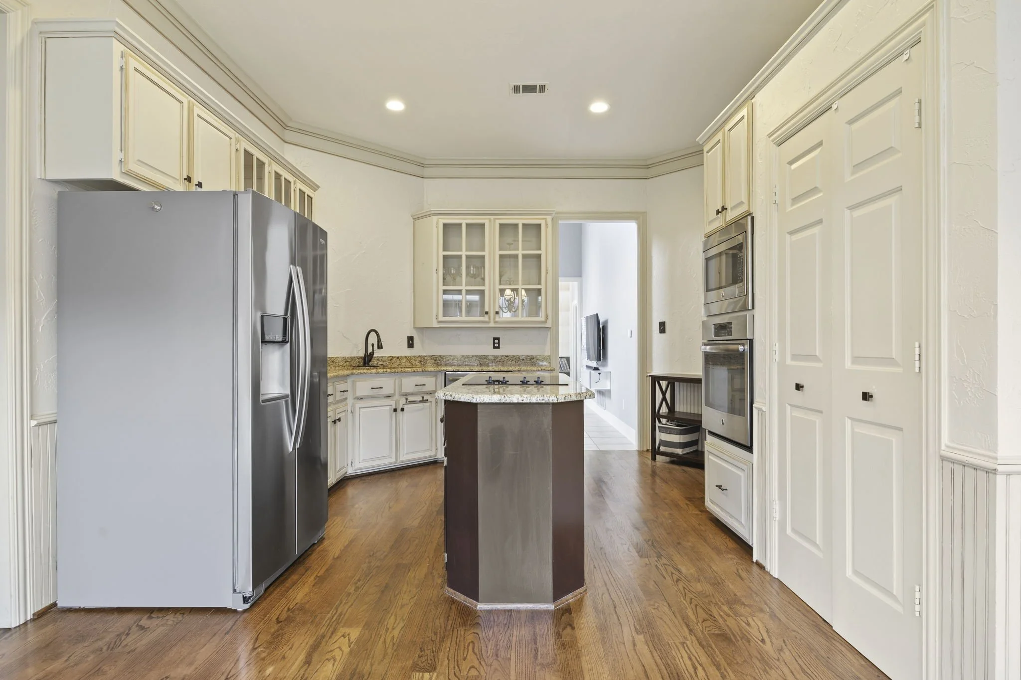 10-web-or-mls-2958-oak-dr.jpg