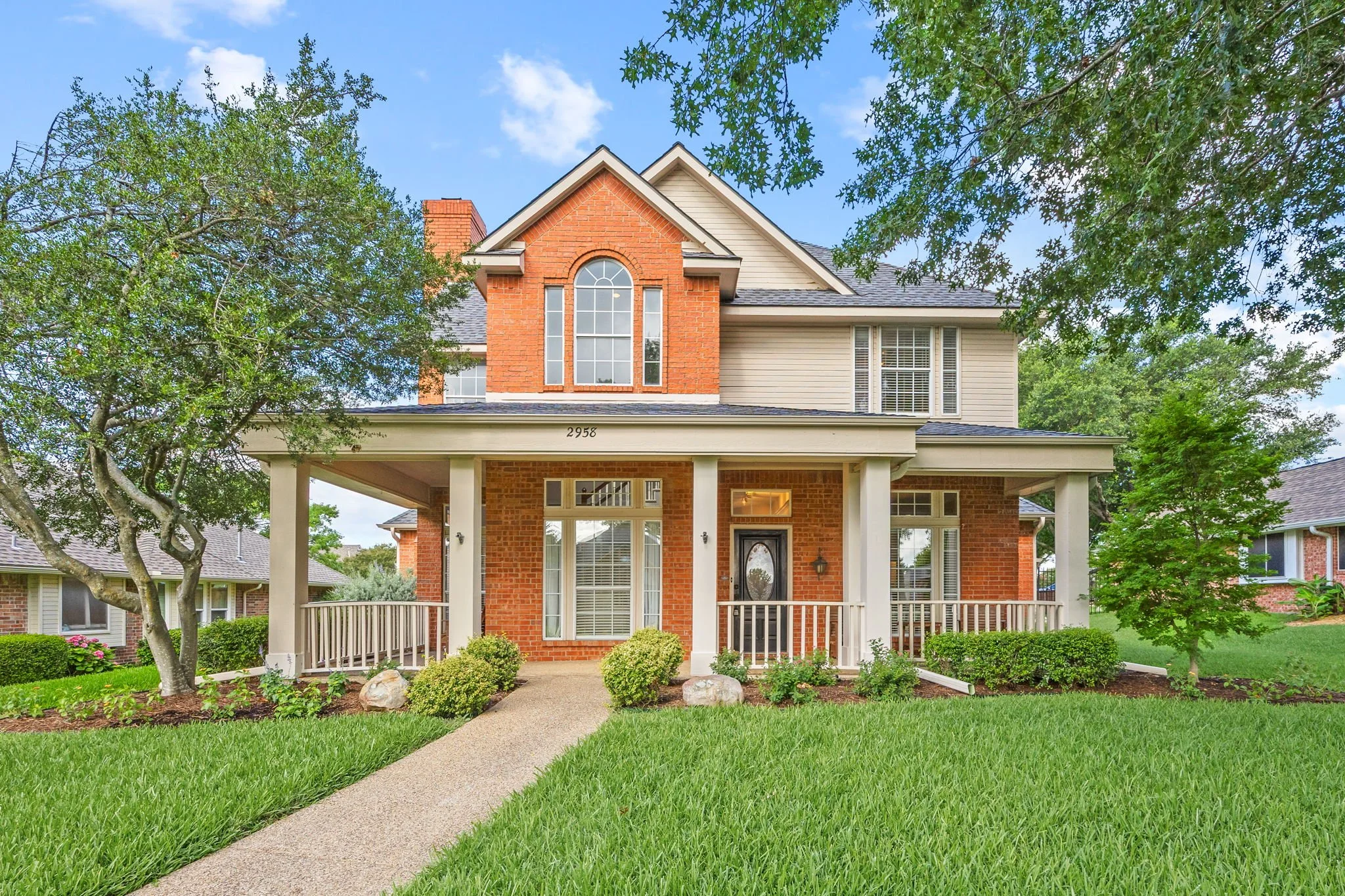 1-web-or-mls-2958-oak-dr.jpg