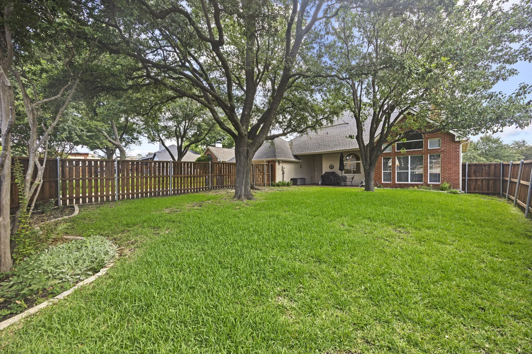 25-web-or-mls-2958-oak-dr.jpg